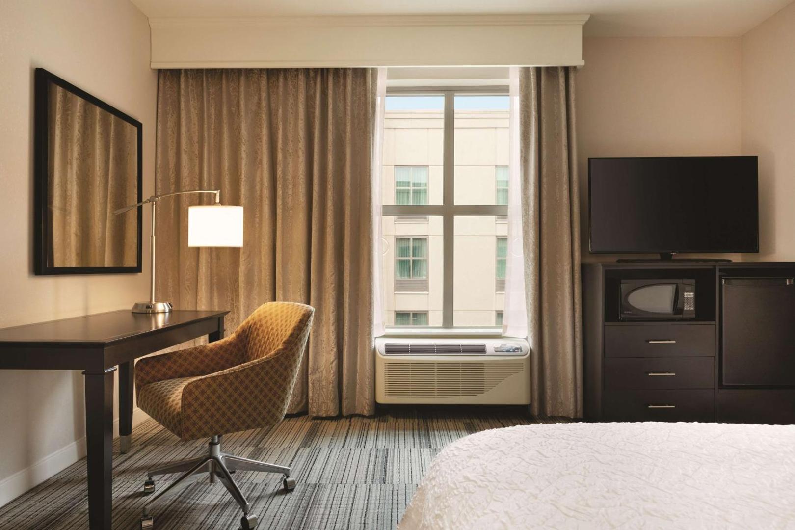 Hampton Inn and Suites Roanoke Downtown Hampton Inn and Suites Roanoke Downtown