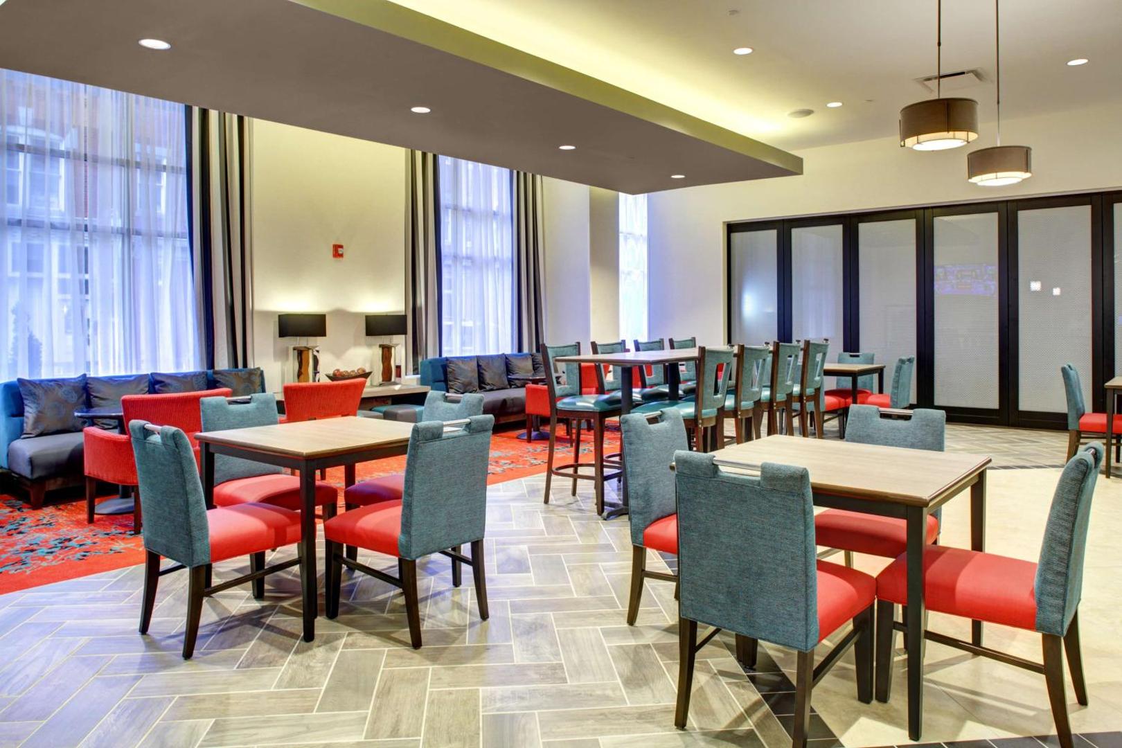 Hampton Inn and Suites Roanoke Downtown Hampton Inn and Suites Roanoke Downtown
