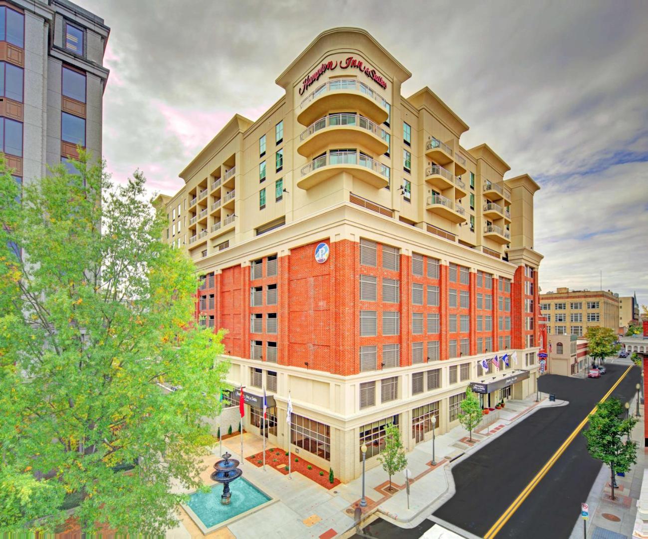 Hampton Inn and Suites Roanoke Downtown Hampton Inn and Suites Roanoke Downtown