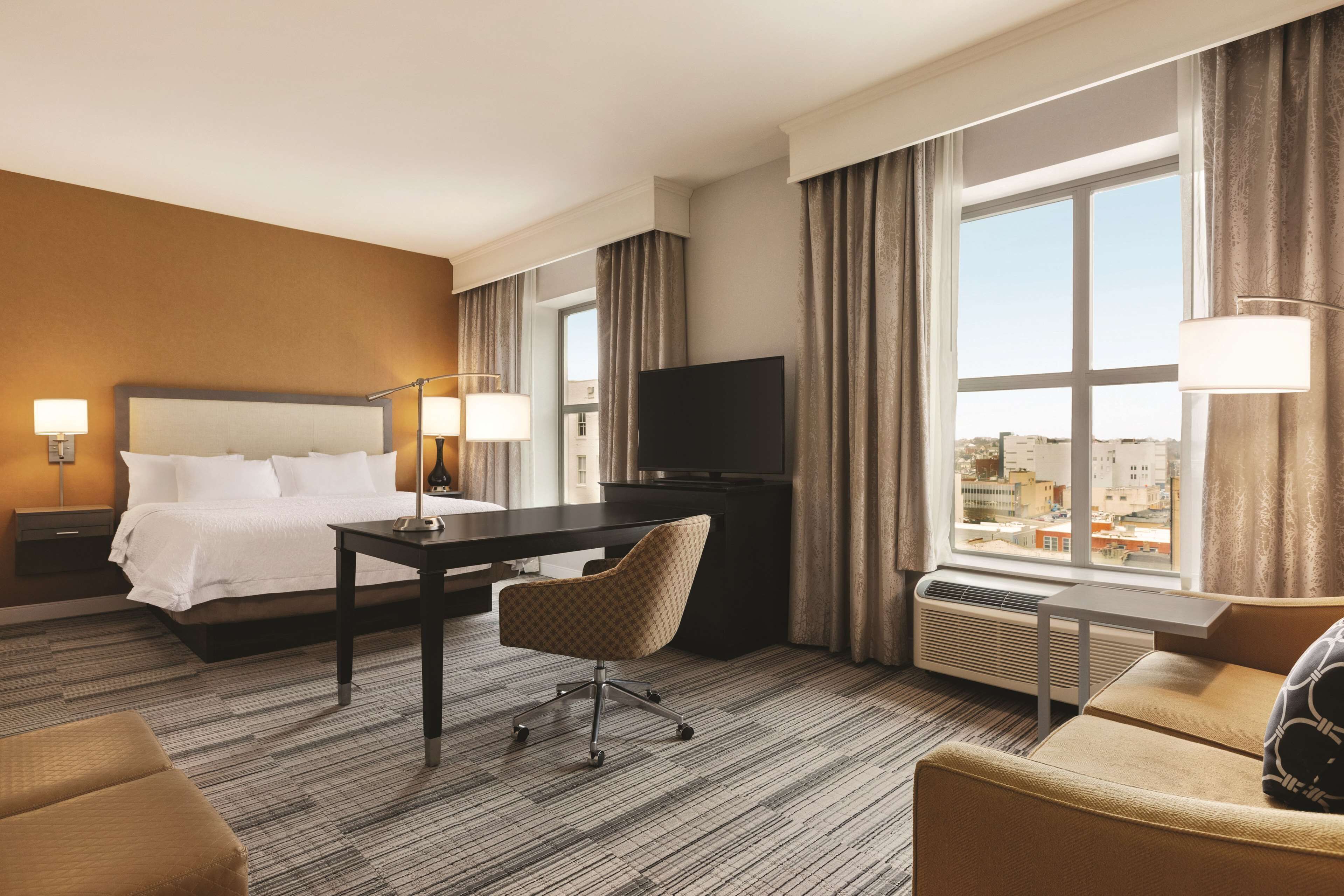 Hampton Inn and Suites Roanoke Downtown Hampton Inn and Suites Roanoke Downtown