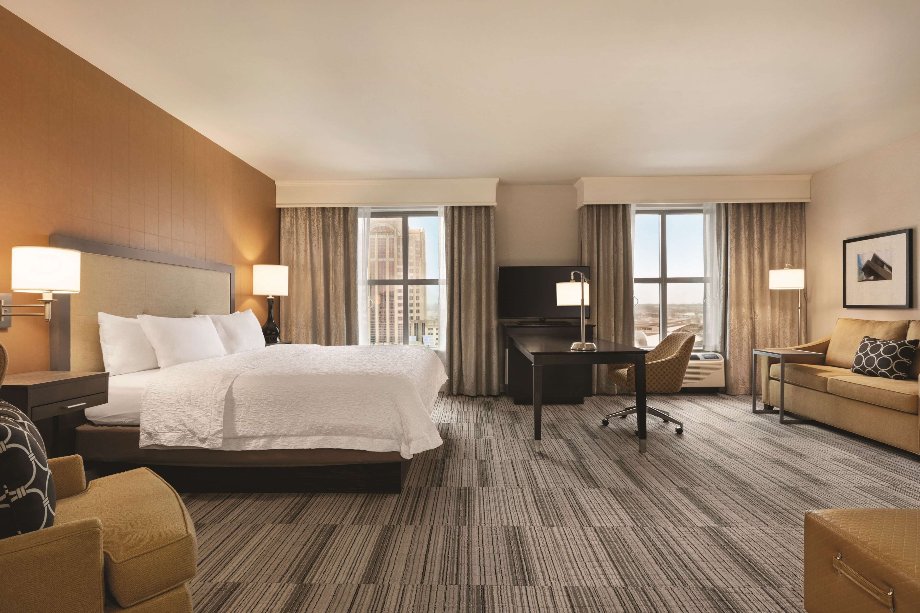 Hampton Inn and Suites Roanoke Downtown Hampton Inn and Suites Roanoke Downtown