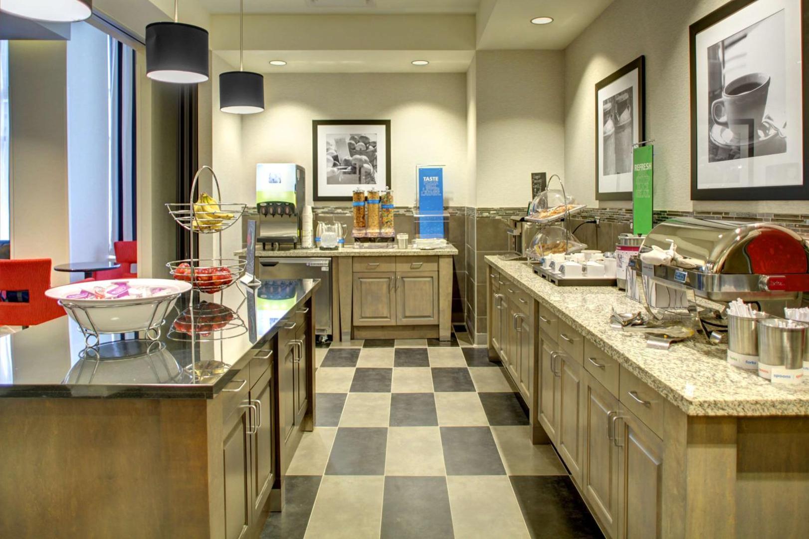 Hampton Inn and Suites Roanoke Downtown Hampton Inn and Suites Roanoke Downtown
