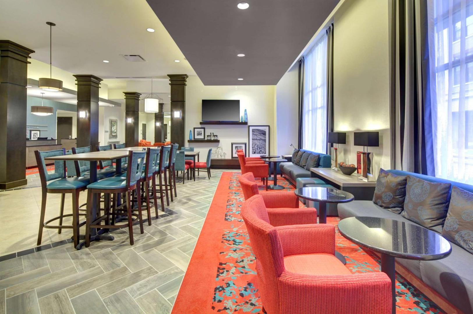 Hampton Inn and Suites Roanoke Downtown Hampton Inn and Suites Roanoke Downtown