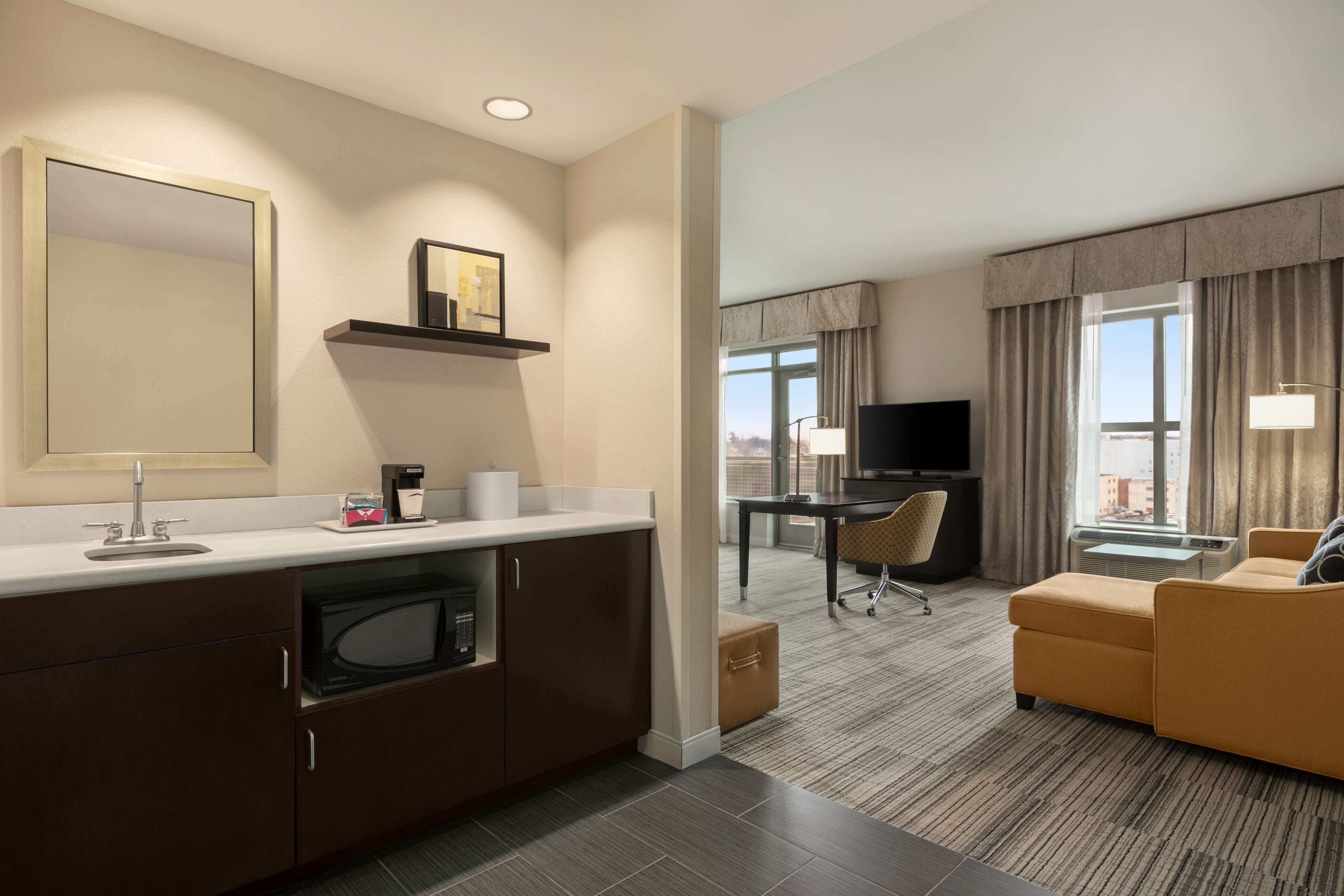 Hampton Inn and Suites Roanoke Downtown Hampton Inn and Suites Roanoke Downtown