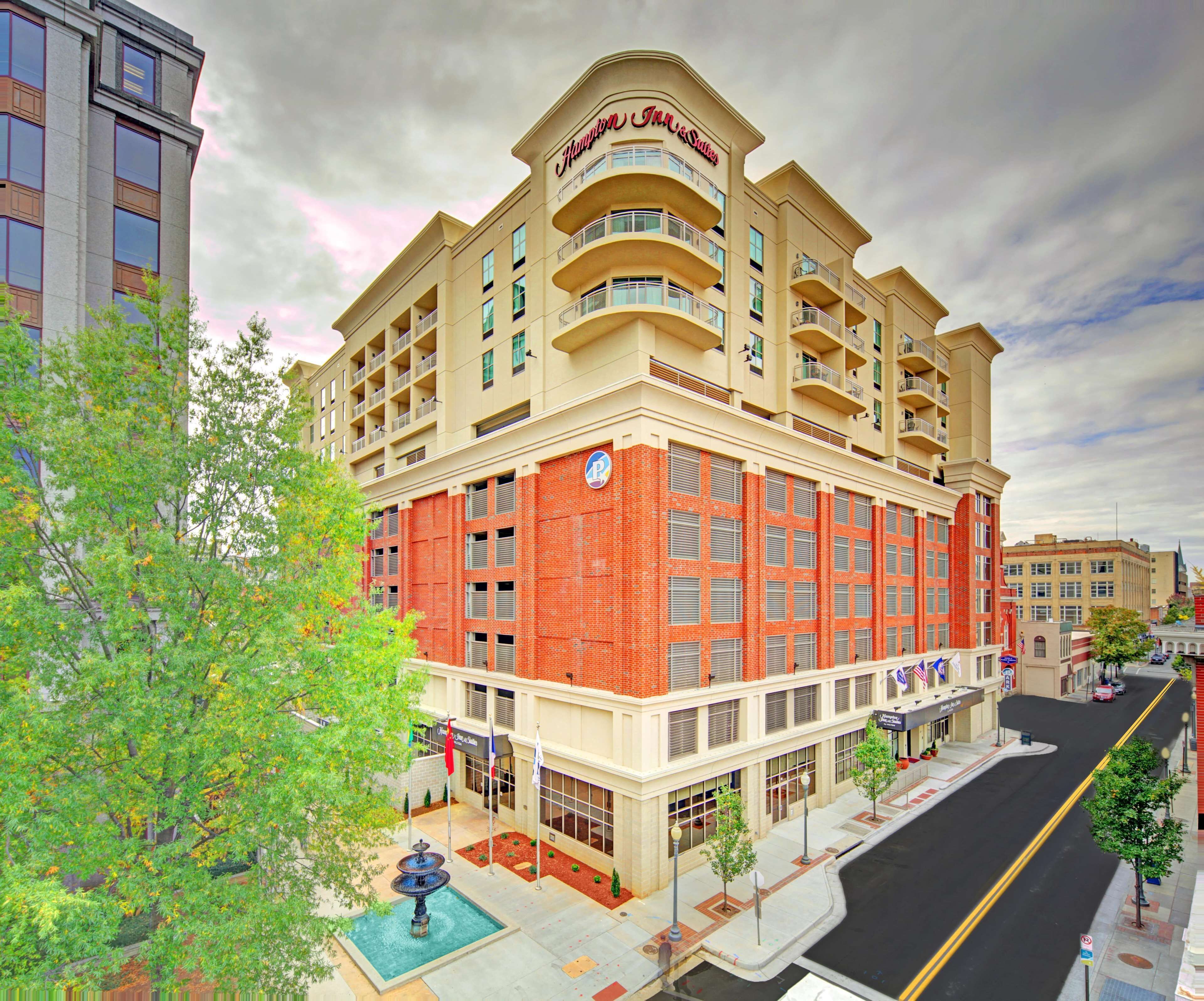 Hampton Inn and Suites Roanoke Downtown Hampton Inn and Suites Roanoke Downtown