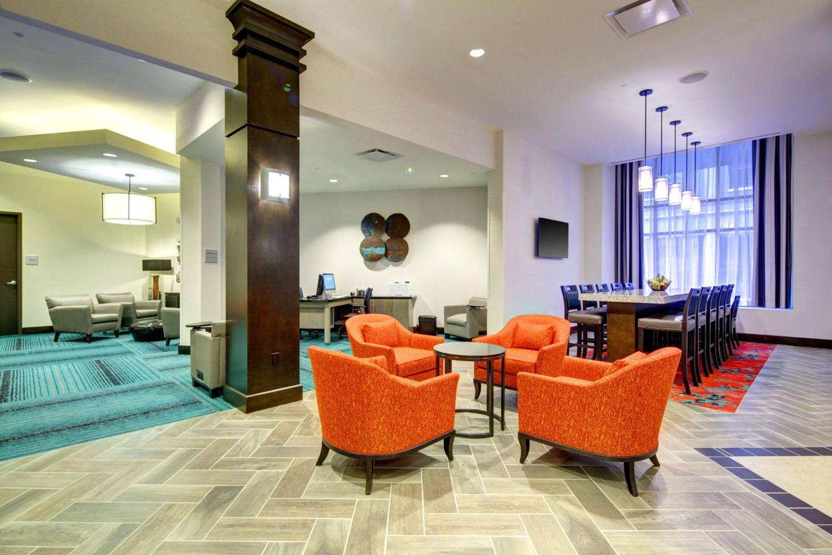 Hampton Inn and Suites Roanoke Downtown Hampton Inn and Suites Roanoke Downtown