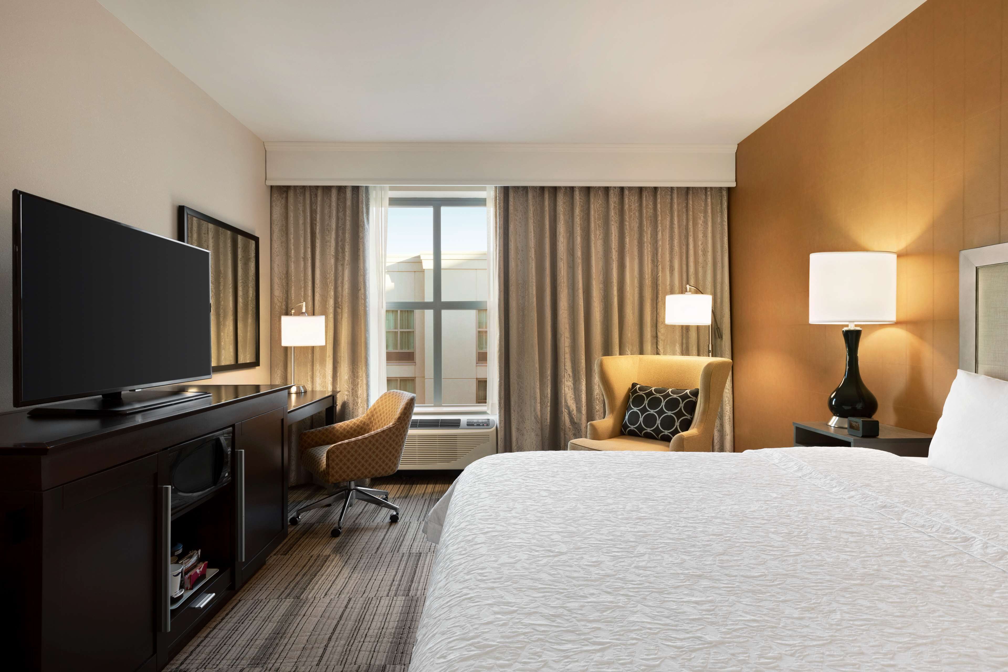 Hampton Inn and Suites Roanoke Downtown Hampton Inn and Suites Roanoke Downtown