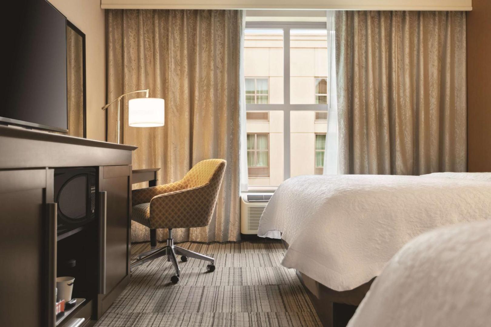 Hampton Inn and Suites Roanoke Downtown Hampton Inn and Suites Roanoke Downtown
