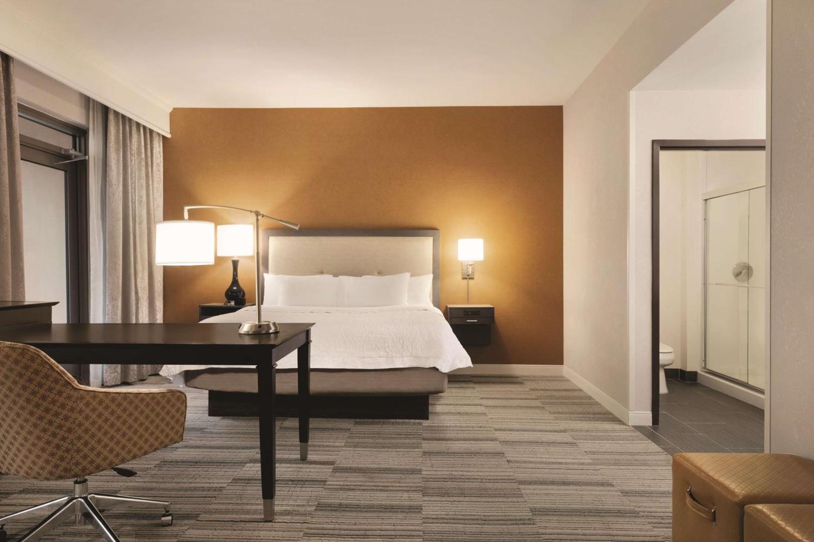 Hampton Inn and Suites Roanoke Downtown Hampton Inn and Suites Roanoke Downtown