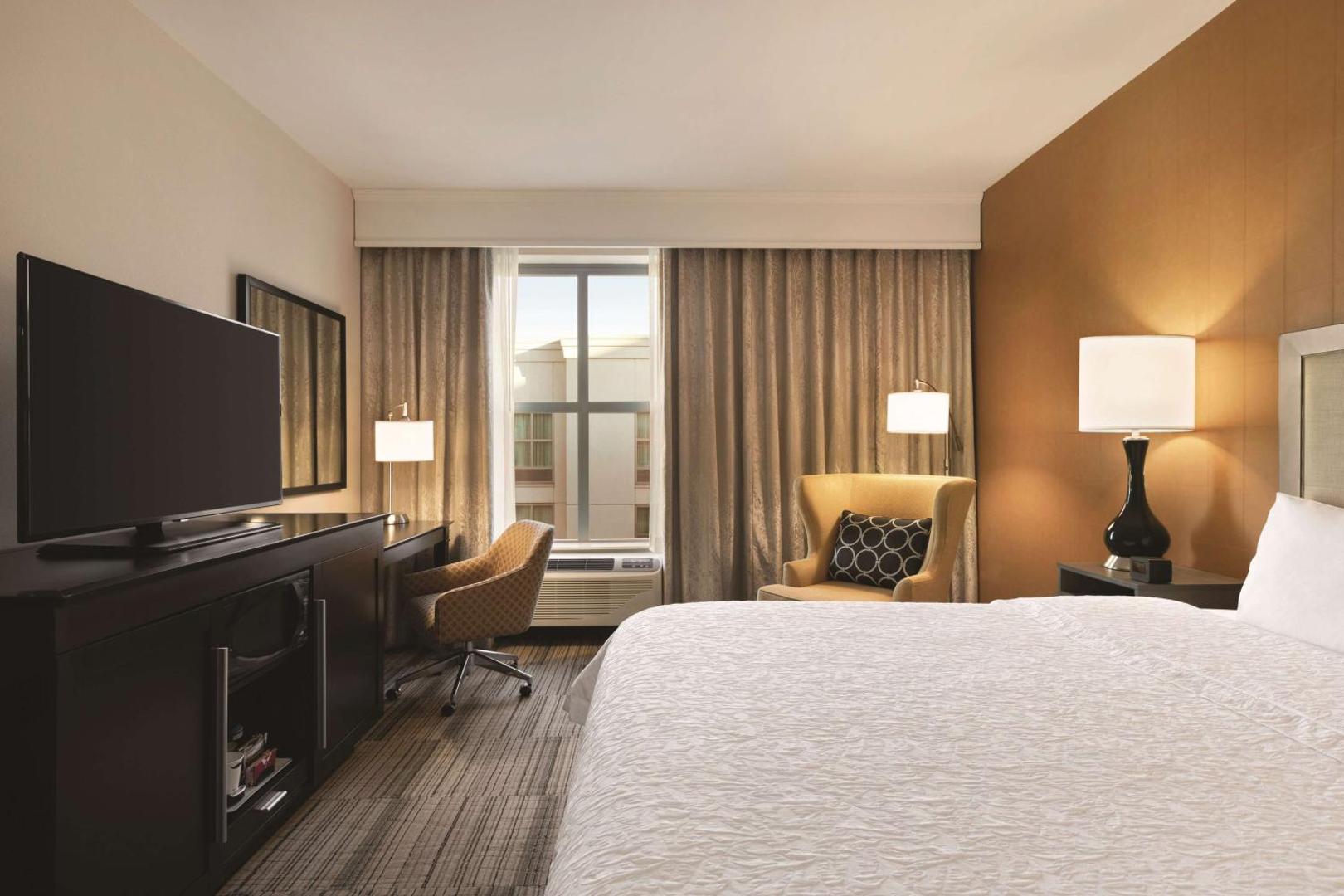 Hampton Inn and Suites Roanoke Downtown Hampton Inn and Suites Roanoke Downtown