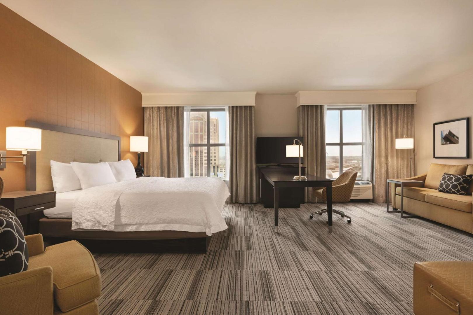 Hampton Inn and Suites Roanoke Downtown Hampton Inn and Suites Roanoke Downtown