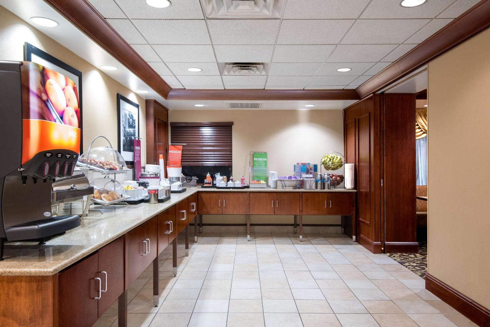 Hampton Inn Roanoke Hollins/I 81