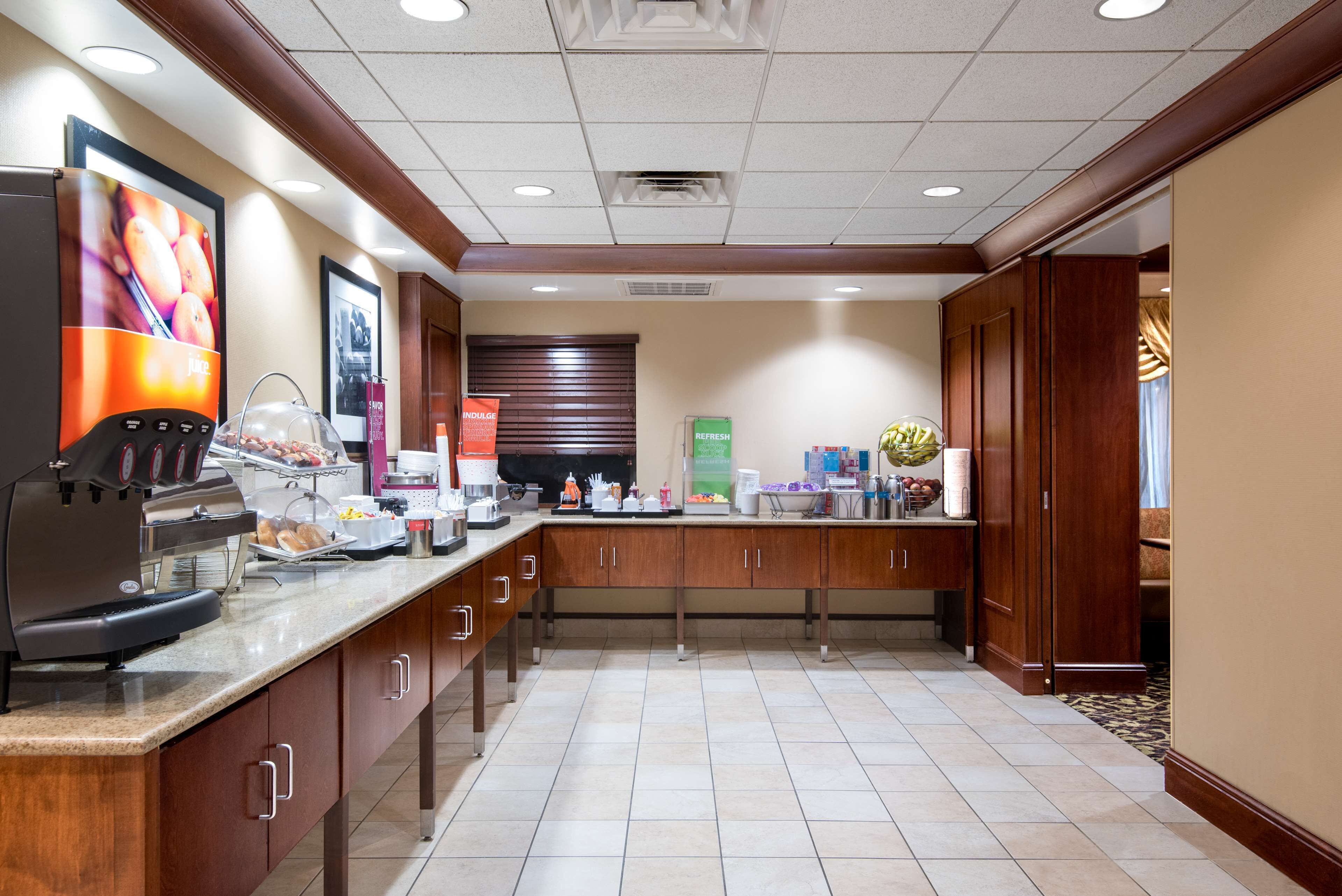 Hampton Inn Roanoke Hollins/I 81