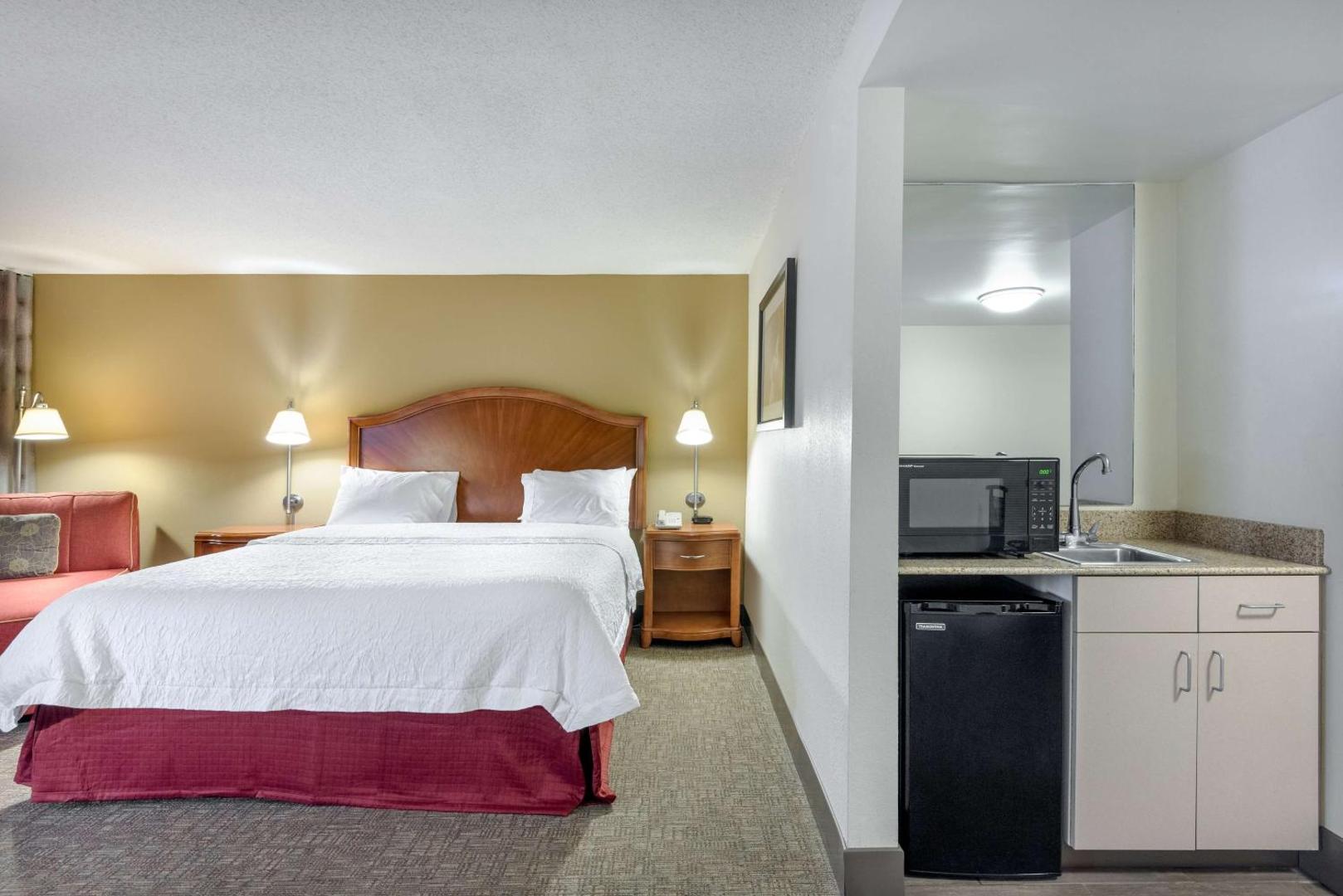 Hampton Inn Roanoke Hollins/I 81