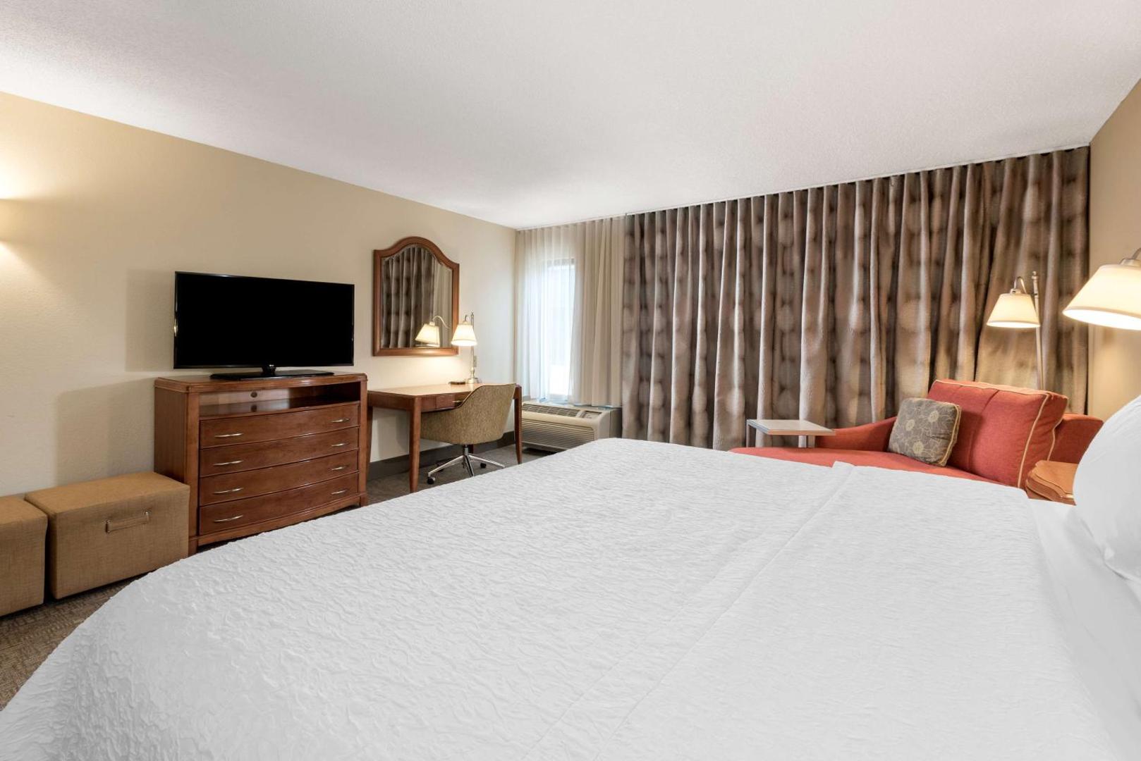 Hampton Inn Roanoke Hollins/I 81