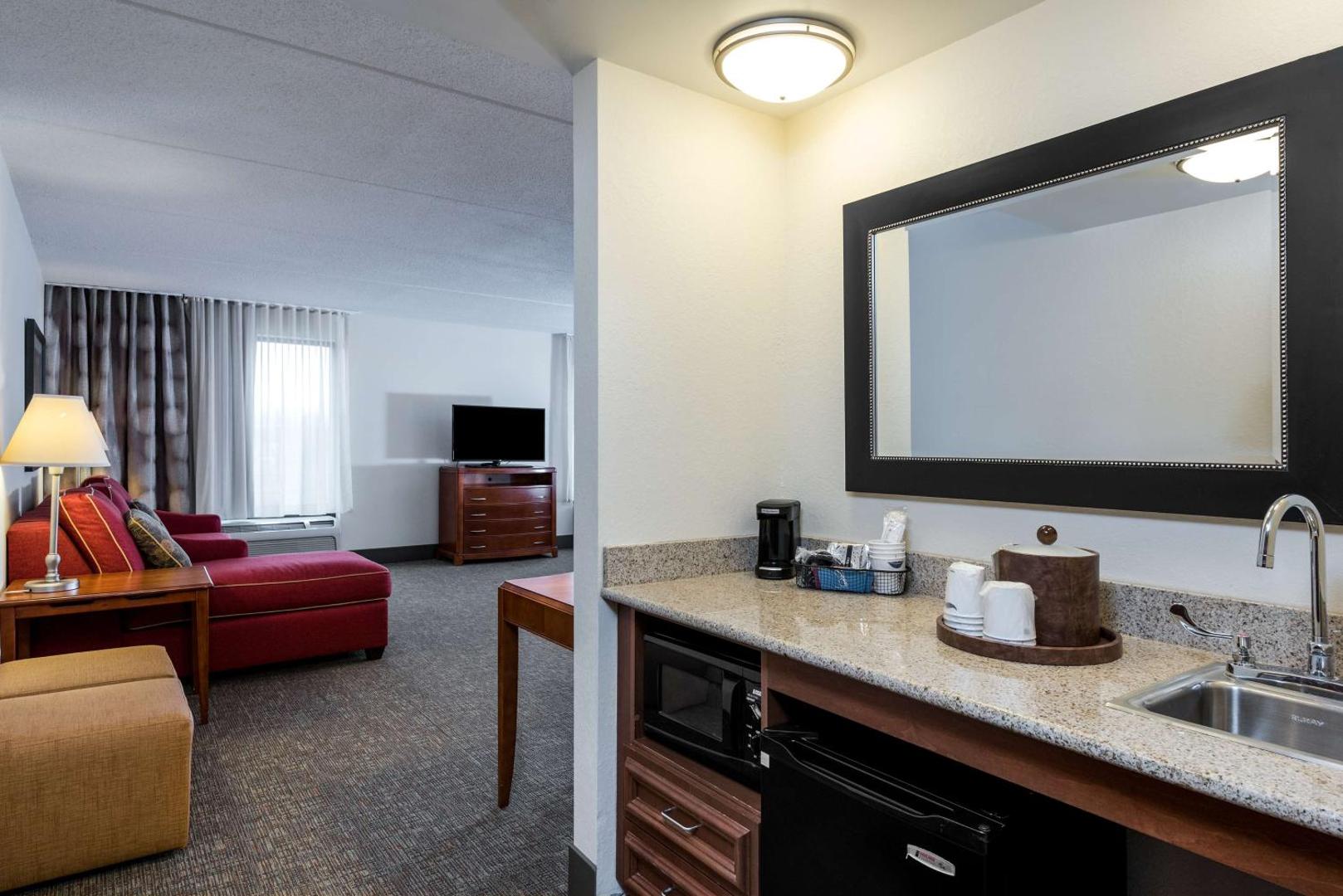 Hampton Inn Roanoke Hollins/I 81