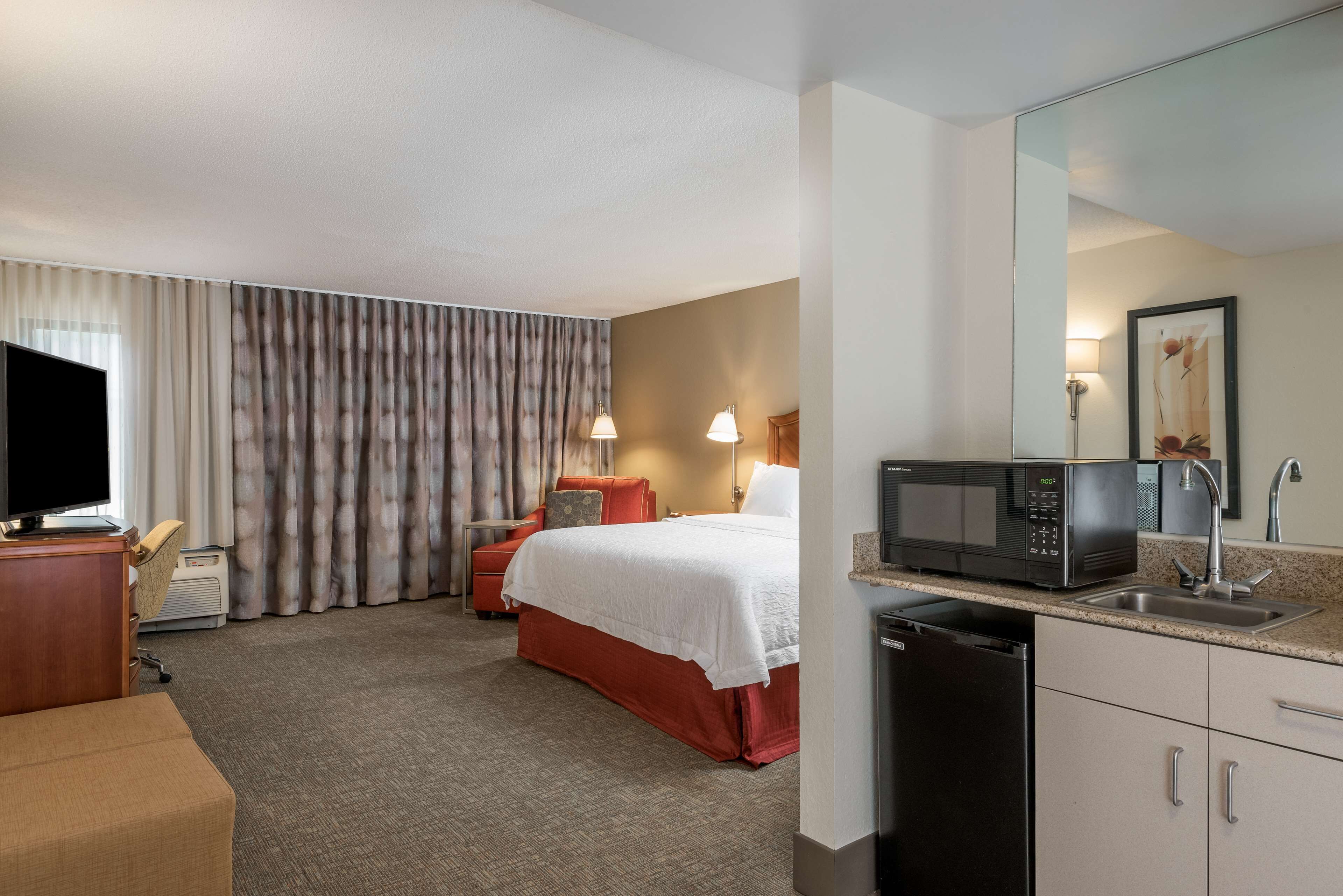 Hampton Inn Roanoke Hollins/I 81