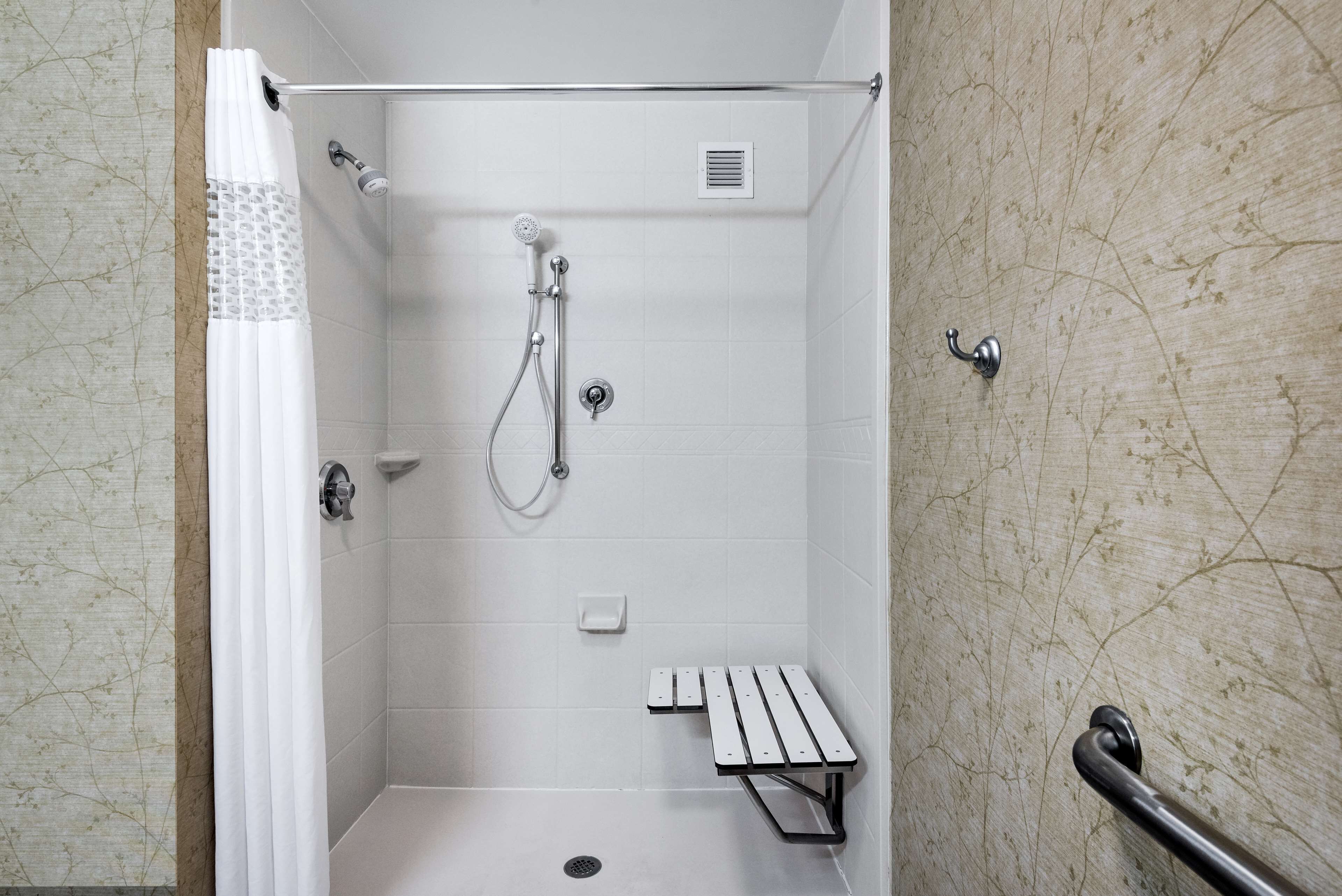 Hampton Inn Roanoke Hollins/I 81