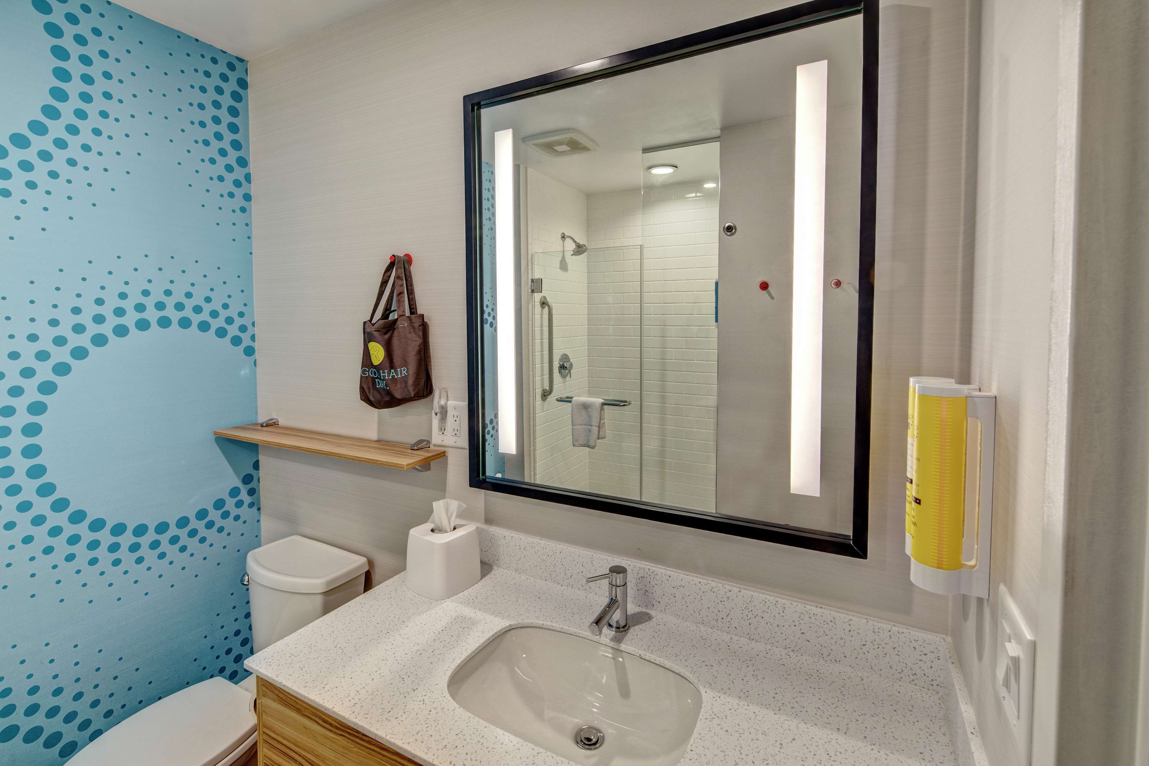 Tru by Hilton Roanoke Hollins