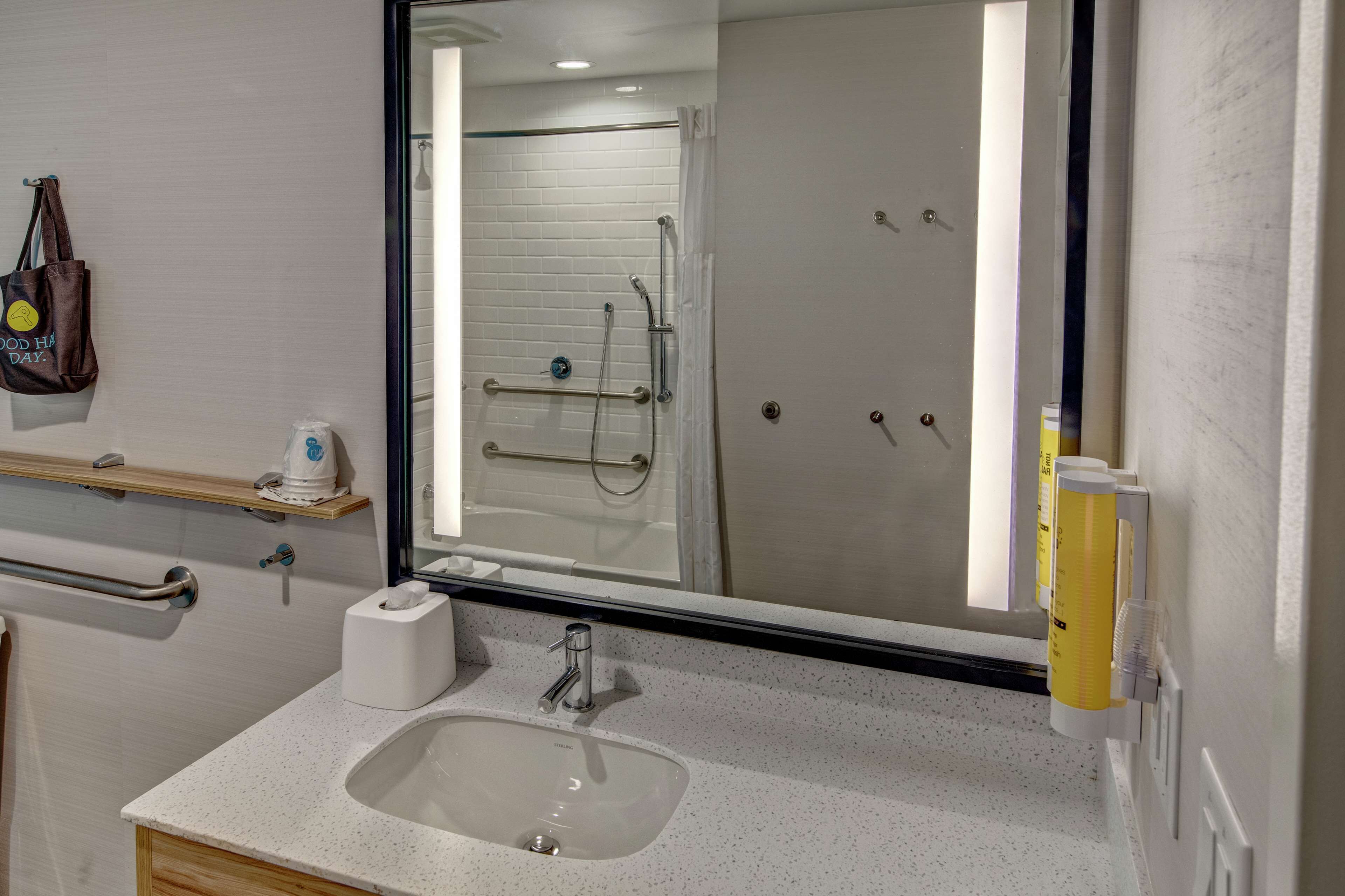 Tru by Hilton Roanoke Hollins