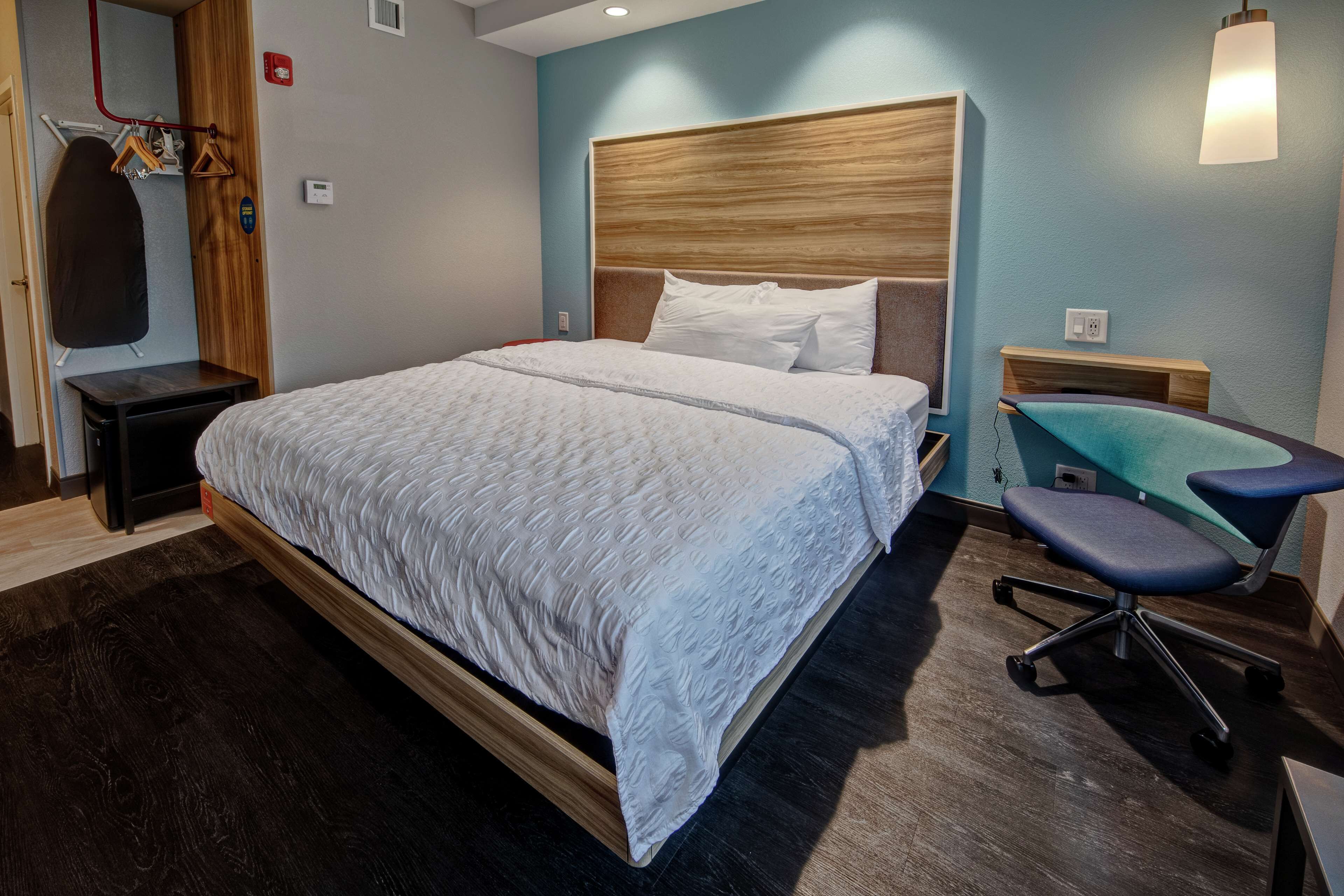 Tru by Hilton Roanoke Hollins