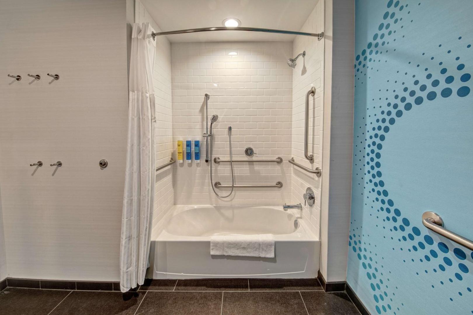 Tru by Hilton Roanoke Hollins