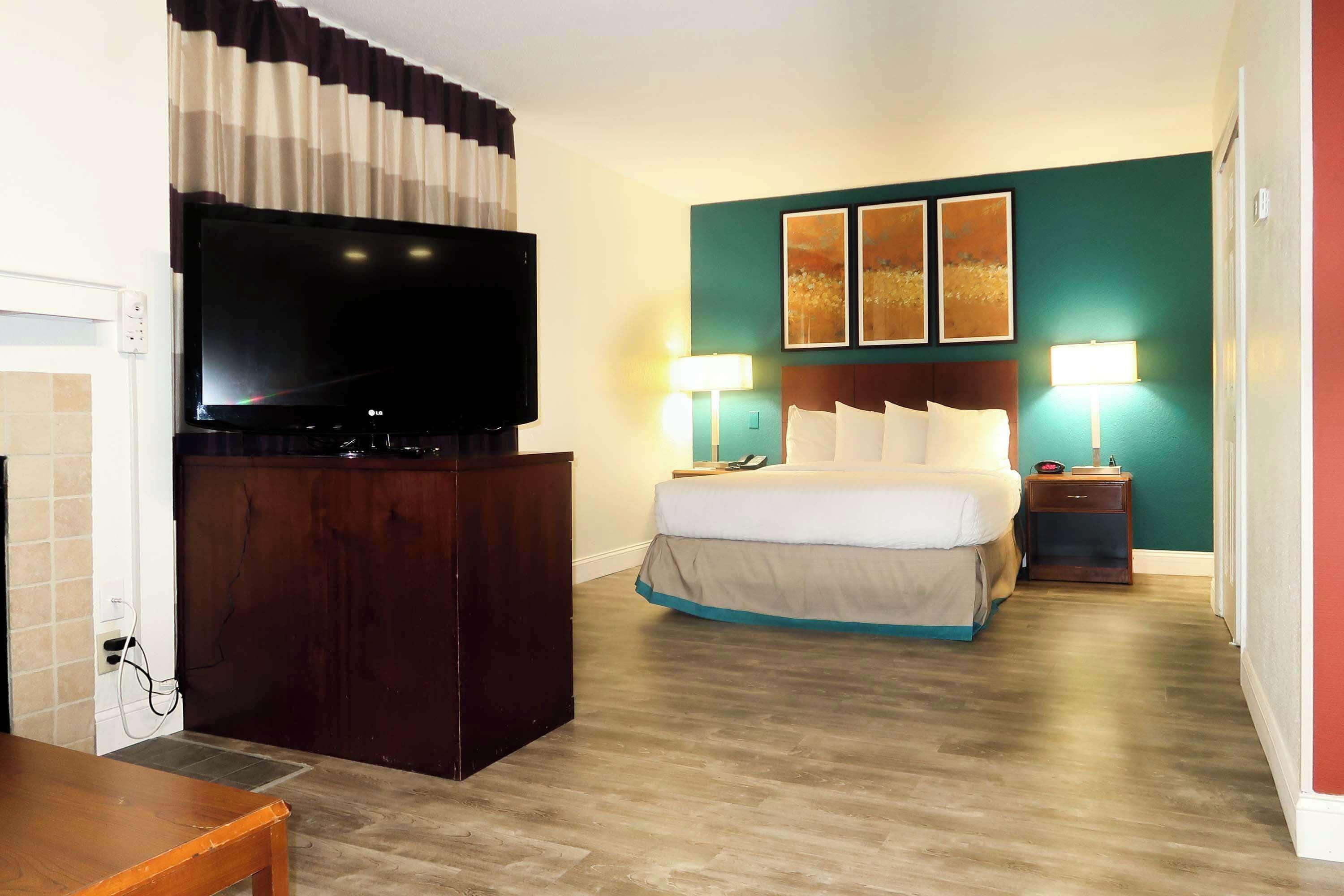 Tysons Corner Suites a Baymont by Wyndham