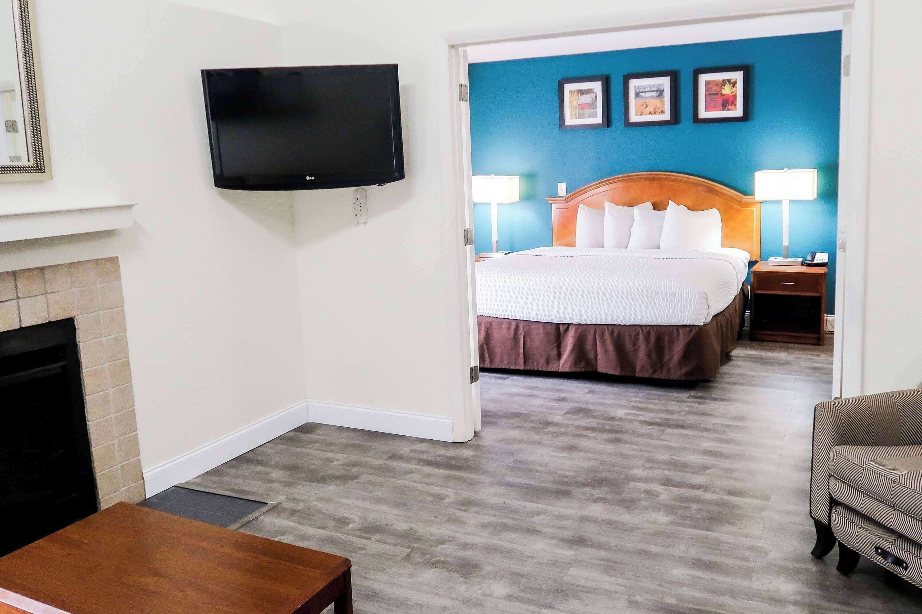 Tysons Corner Suites a Baymont by Wyndham