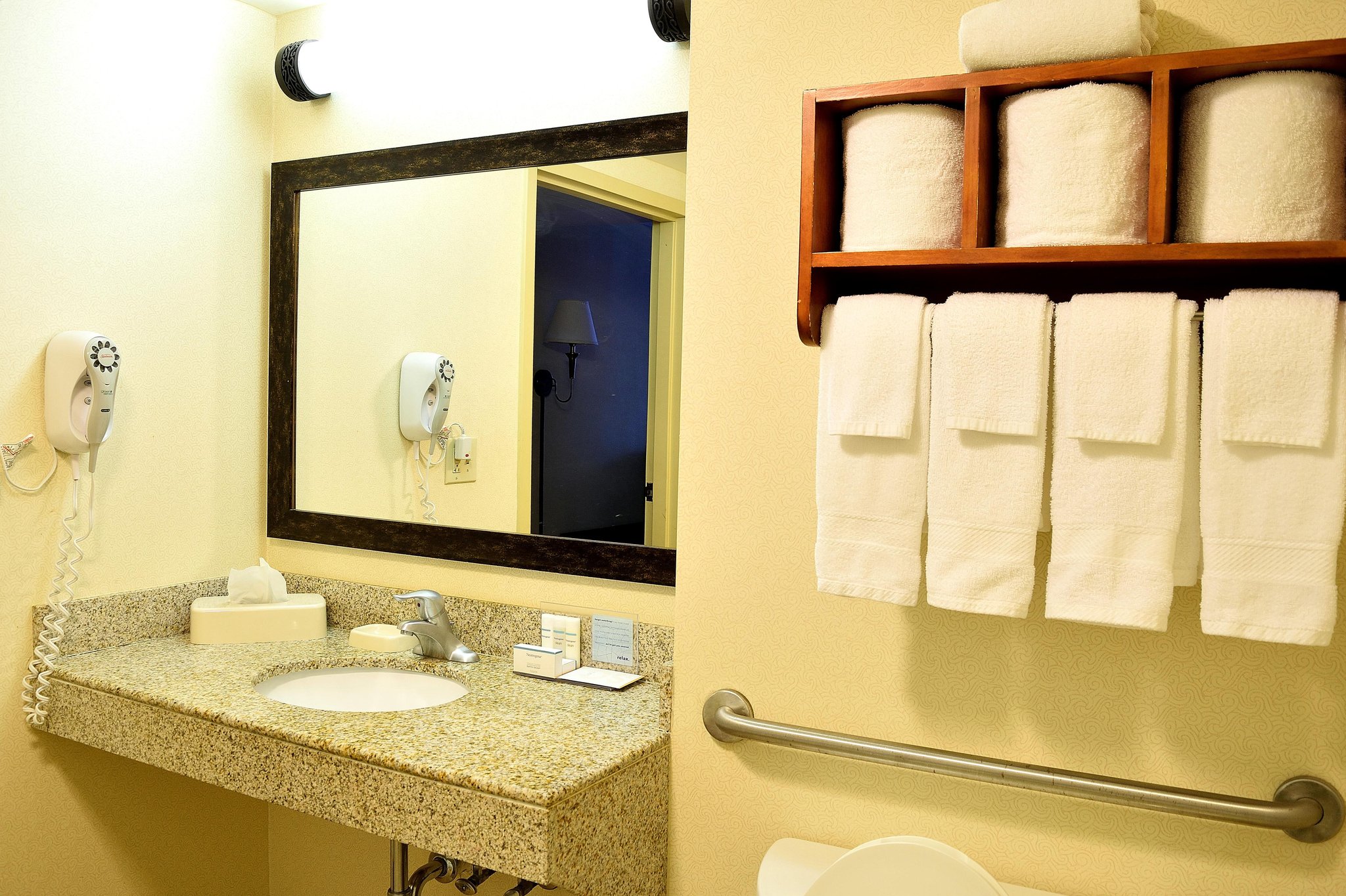 Hampton Inn & Suites Williamsburg/Richmond Rd. Hampton Inn & Suites Williamsburg/Richmond Rd.