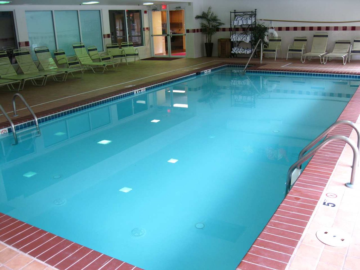 Hampton Inn & Suites Williamsburg/Richmond Rd. Hampton Inn & Suites Williamsburg/Richmond Rd.