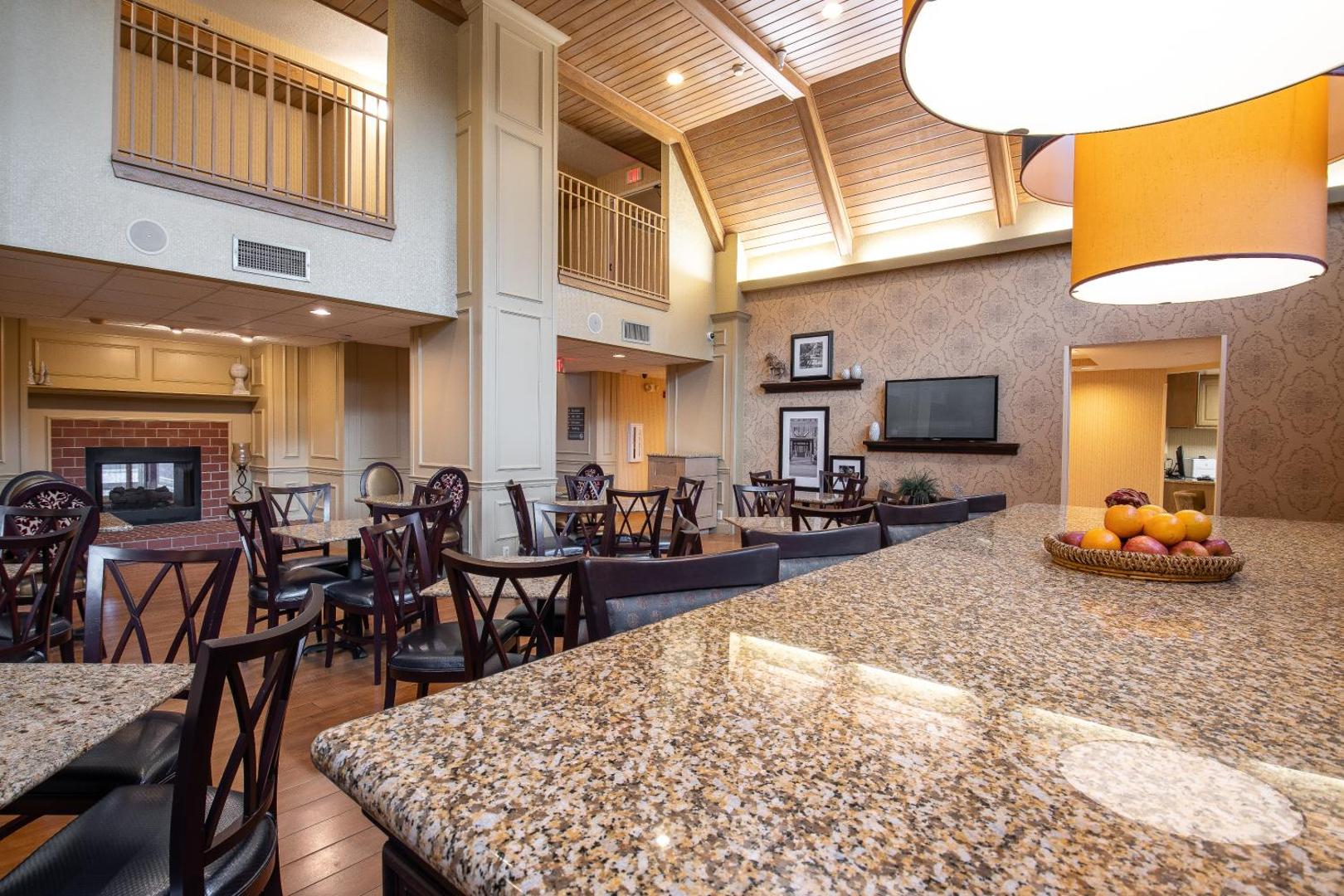Hampton Inn & Suites Williamsburg/Richmond Rd. Hampton Inn & Suites Williamsburg/Richmond Rd.