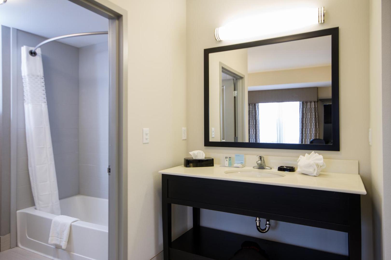 Hampton Inn & Suites DuPont Hampton Inn & Suites DuPont