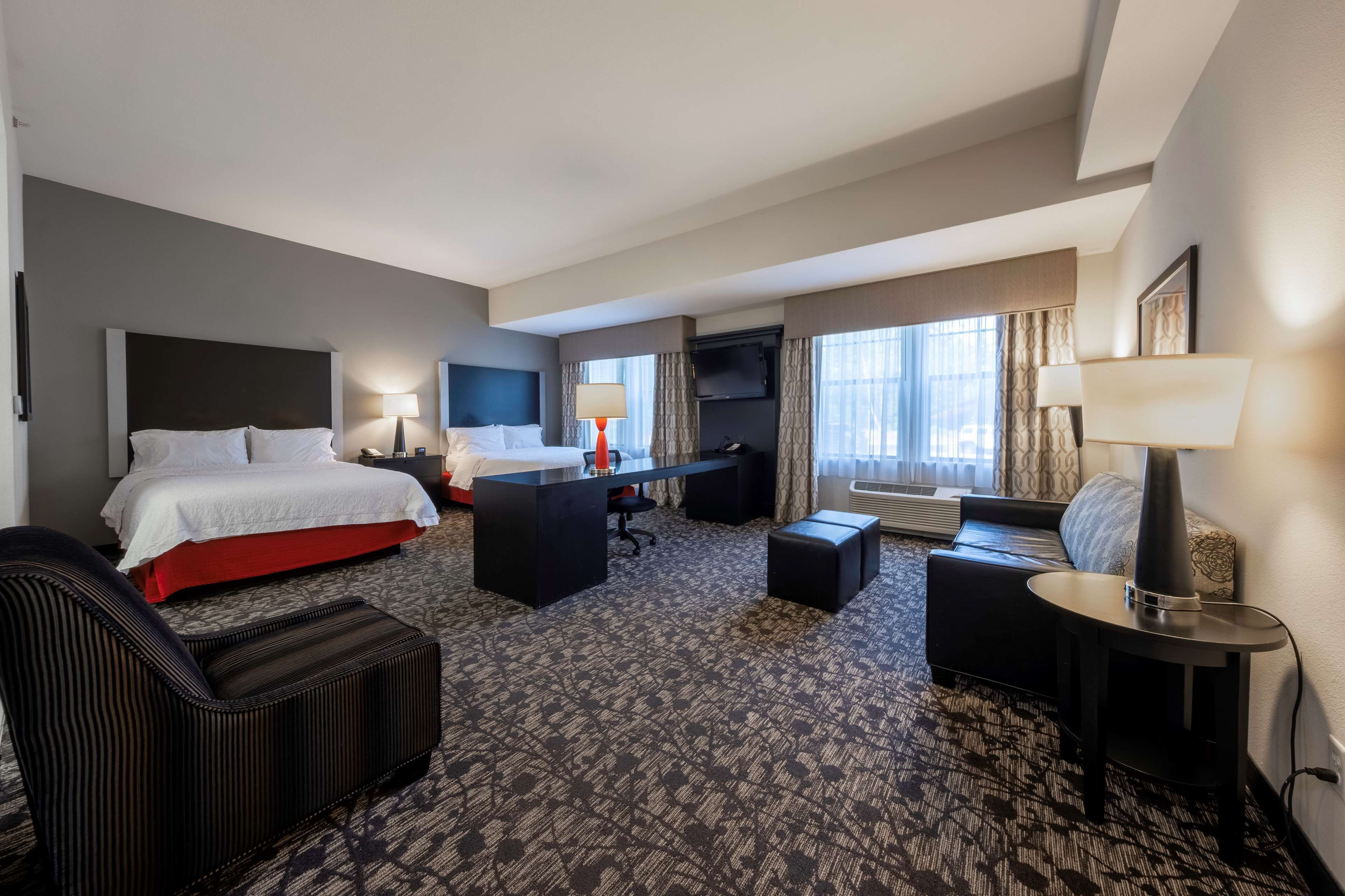 Hampton Inn & Suites DuPont Hampton Inn & Suites DuPont