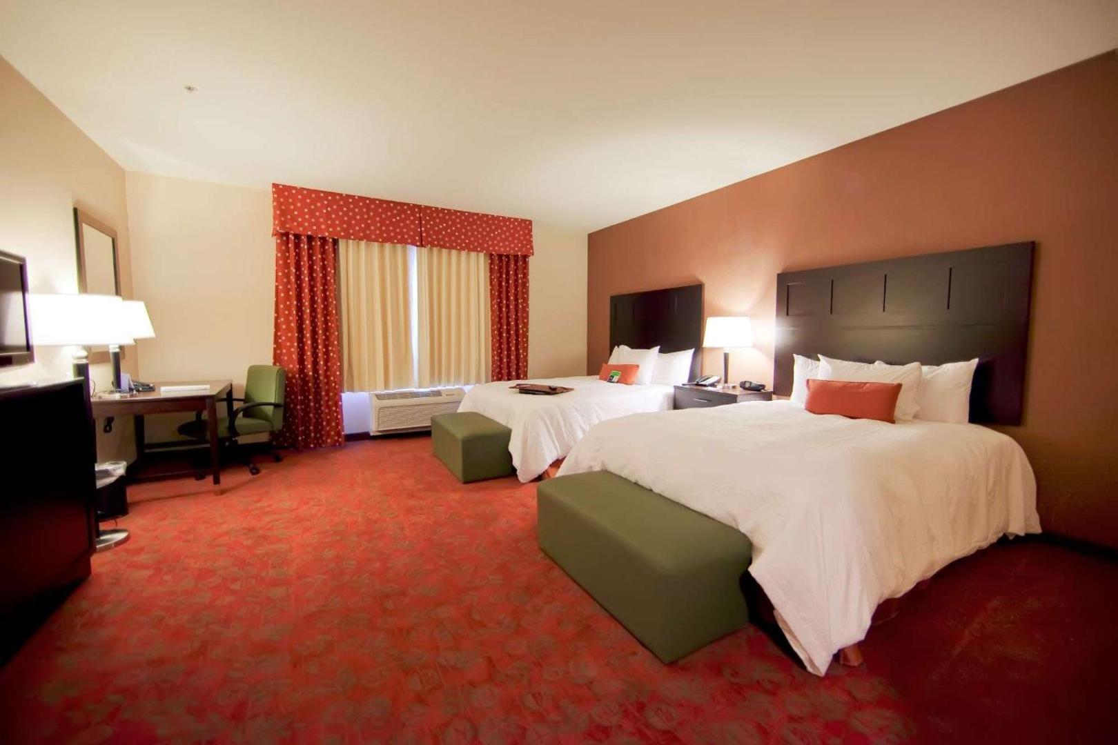 Hampton Inn & Suites Seattle/Kent, WA Hampton Inn & Suites Seattle/Kent, WA