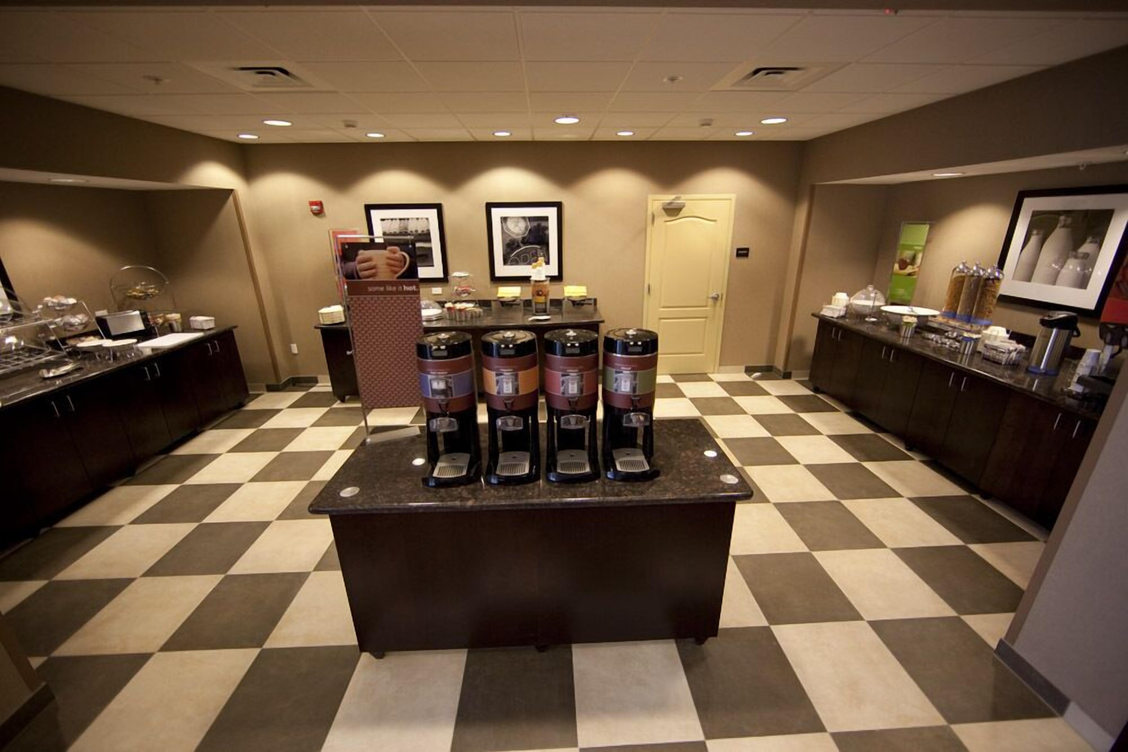 Hampton Inn & Suites Seattle/Kent, WA Hampton Inn & Suites Seattle/Kent, WA