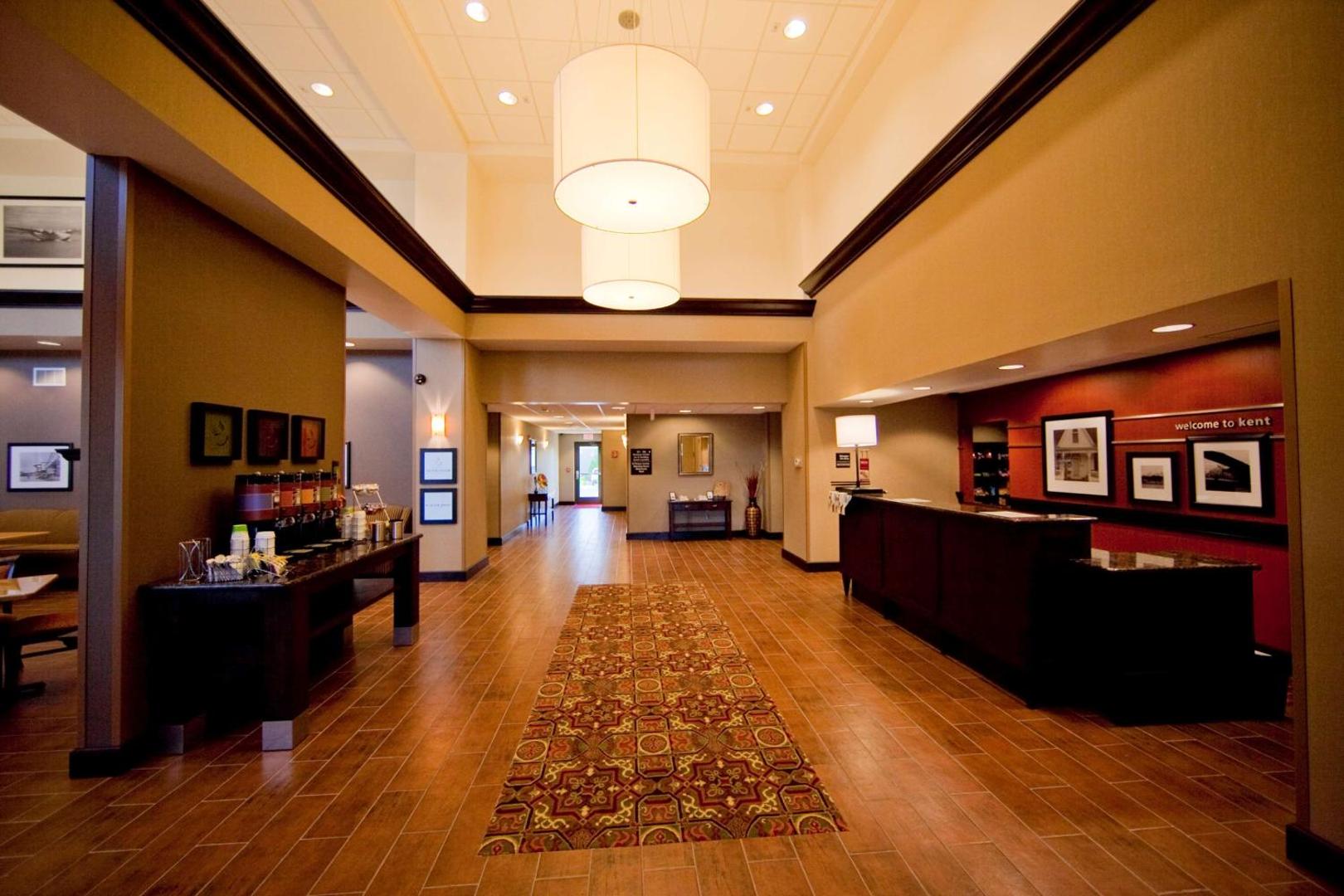 Hampton Inn & Suites Seattle/Kent, WA Hampton Inn & Suites Seattle/Kent, WA