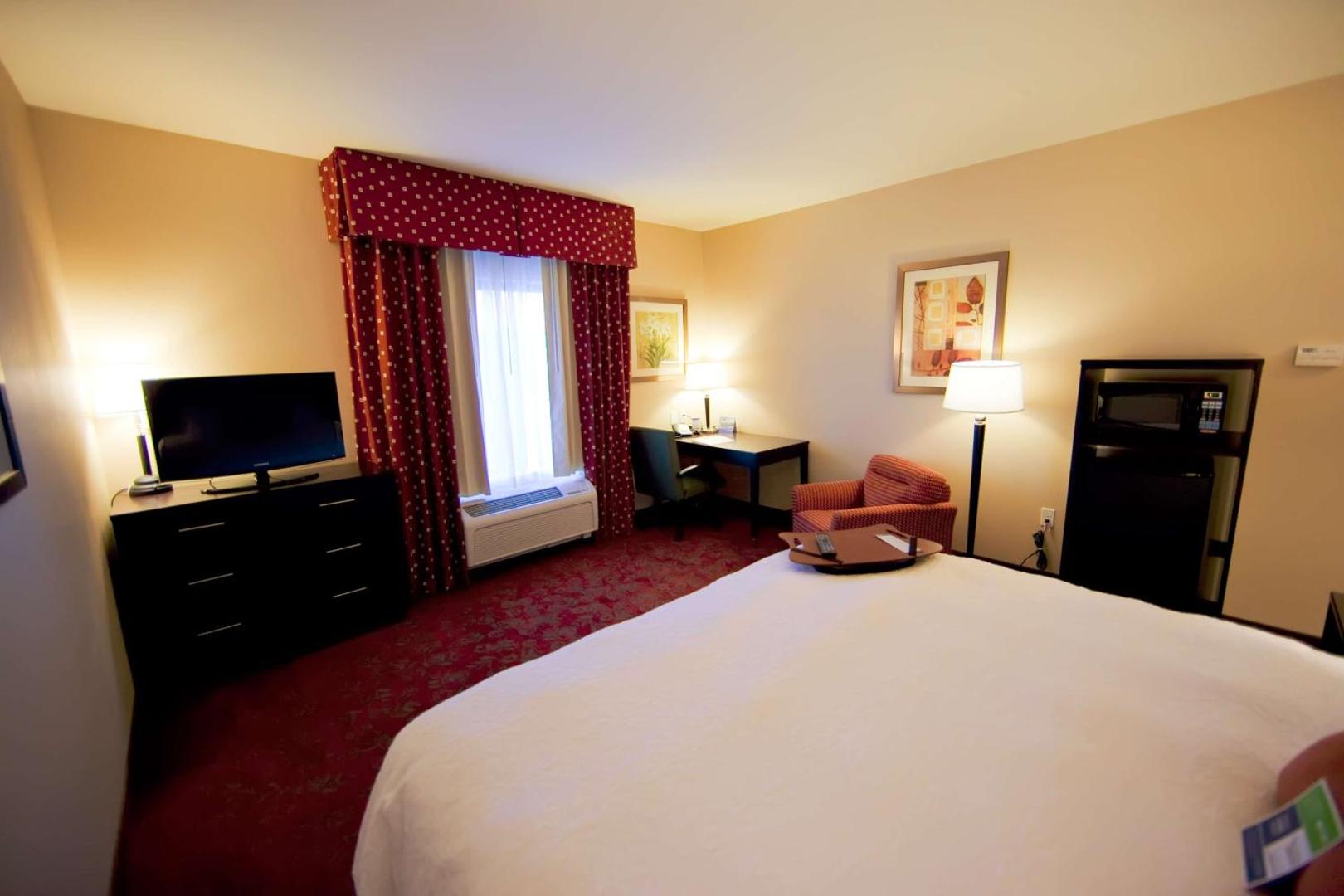 Hampton Inn & Suites Seattle/Kent, WA Hampton Inn & Suites Seattle/Kent, WA