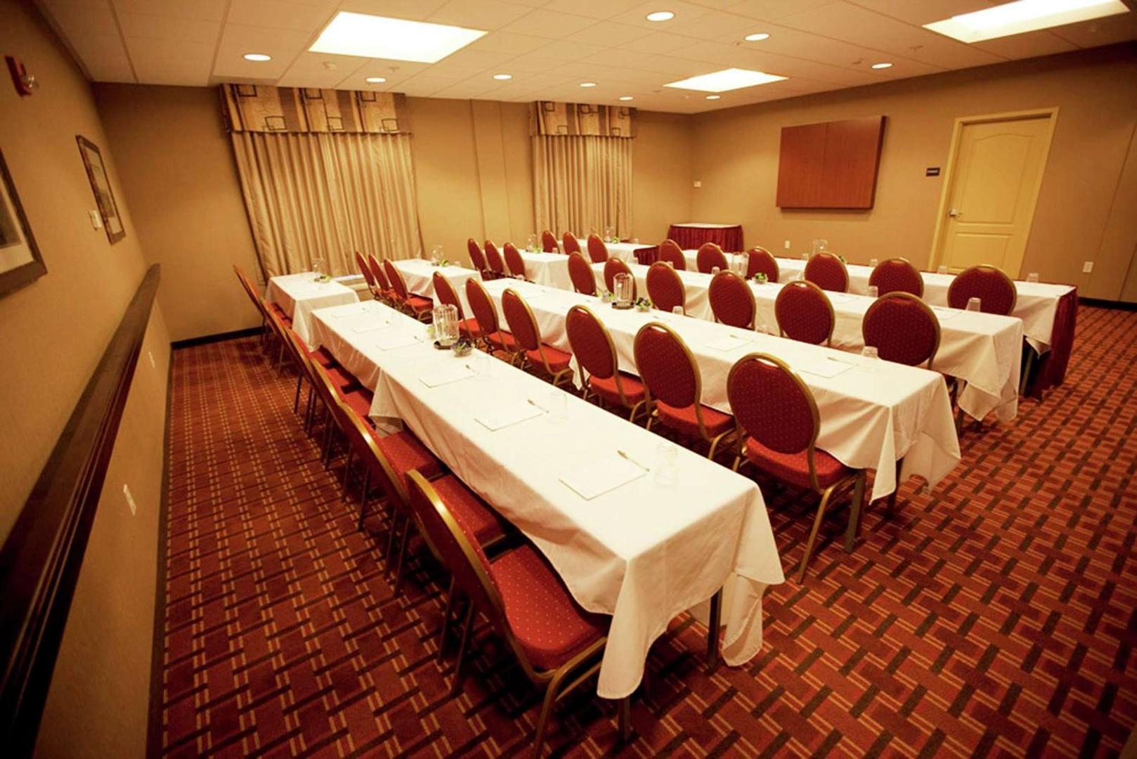 Hampton Inn & Suites Seattle/Kent, WA Hampton Inn & Suites Seattle/Kent, WA