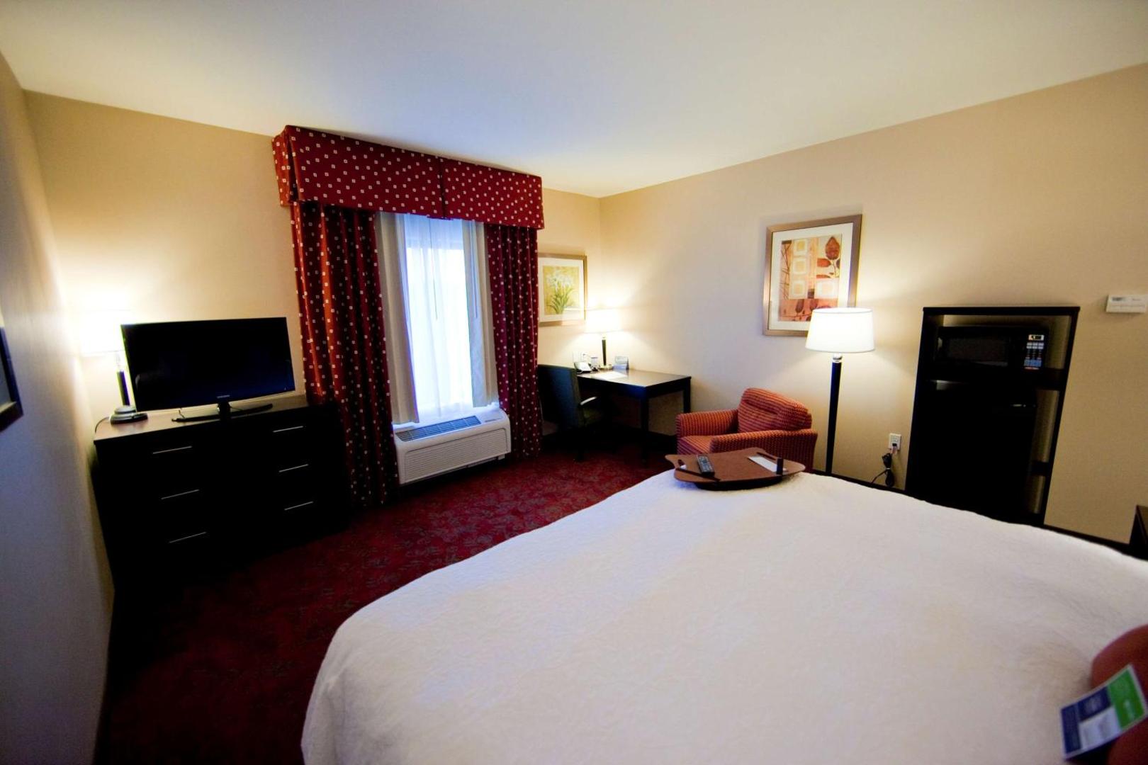 Hampton Inn & Suites Seattle/Kent, WA Hampton Inn & Suites Seattle/Kent, WA