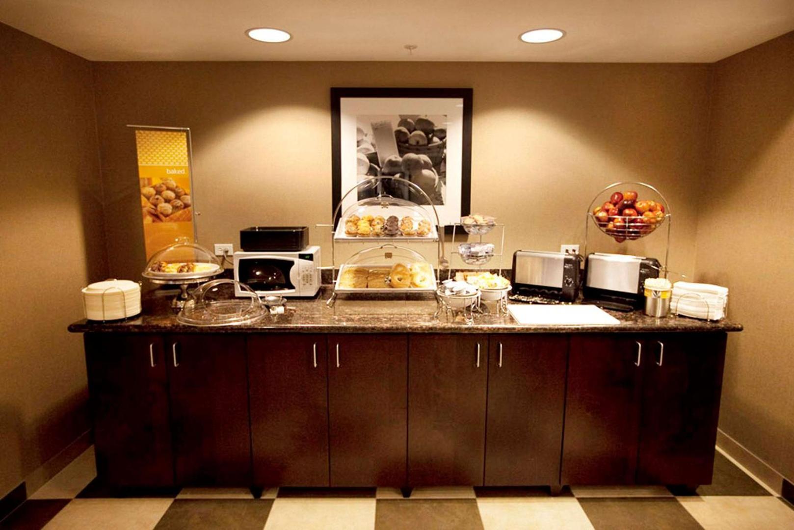 Hampton Inn & Suites Seattle/Kent, WA Hampton Inn & Suites Seattle/Kent, WA