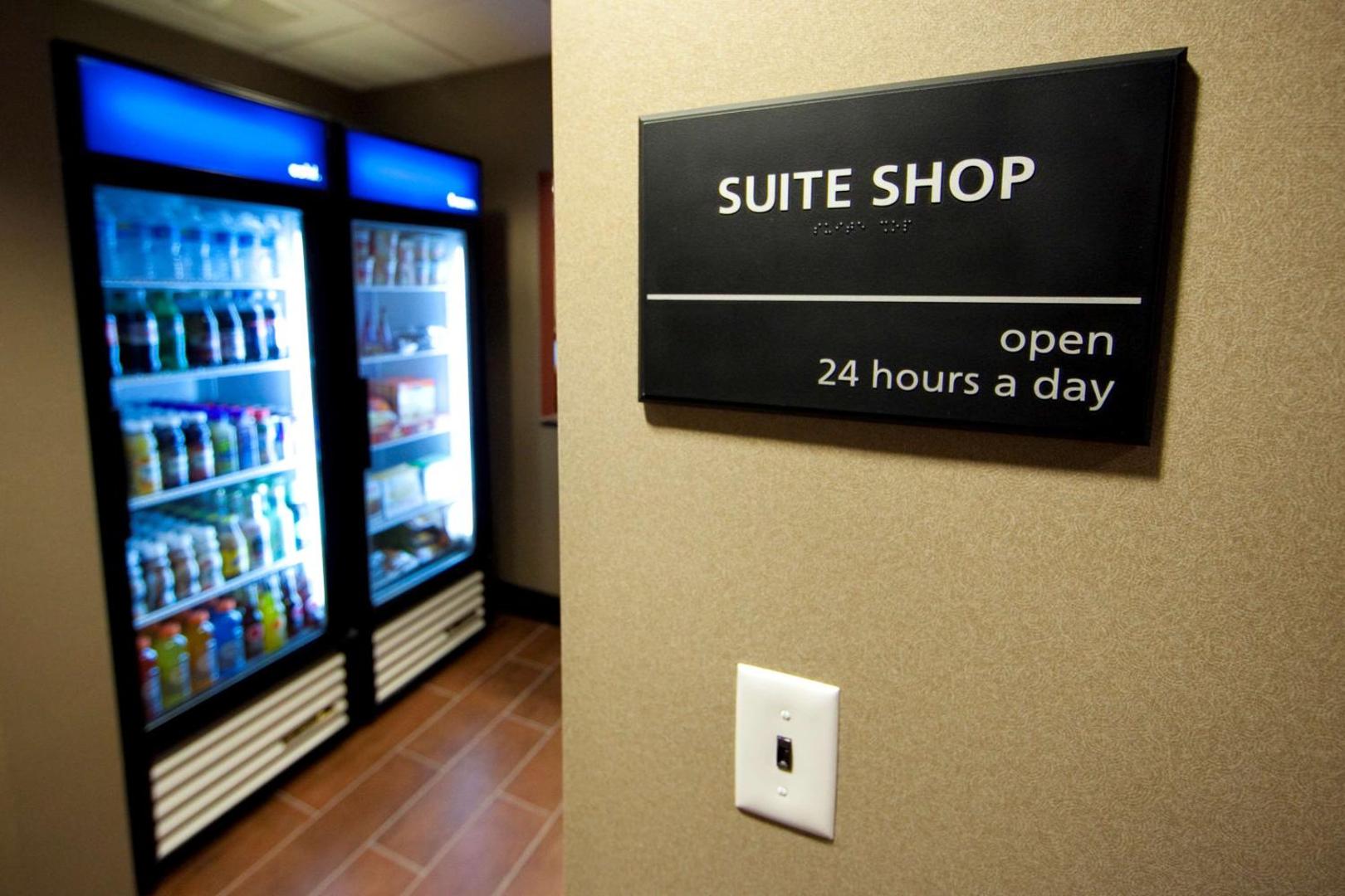 Hampton Inn & Suites Seattle/Kent, WA Hampton Inn & Suites Seattle/Kent, WA