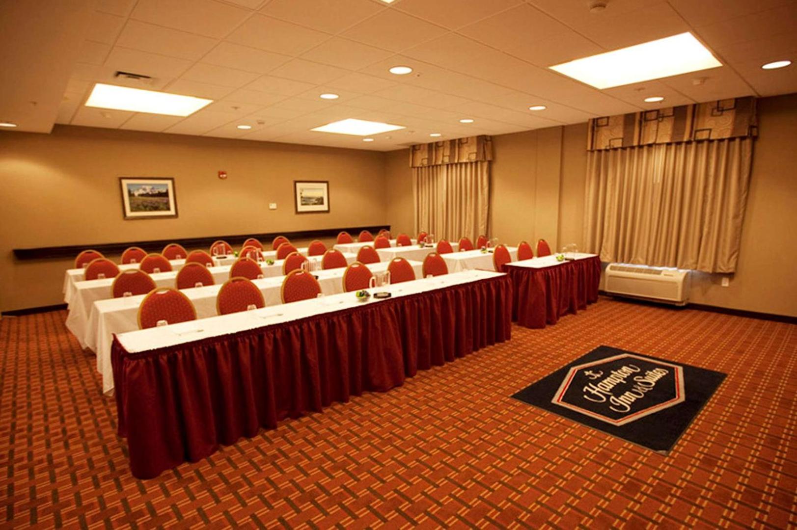 Hampton Inn & Suites Seattle/Kent, WA Hampton Inn & Suites Seattle/Kent, WA