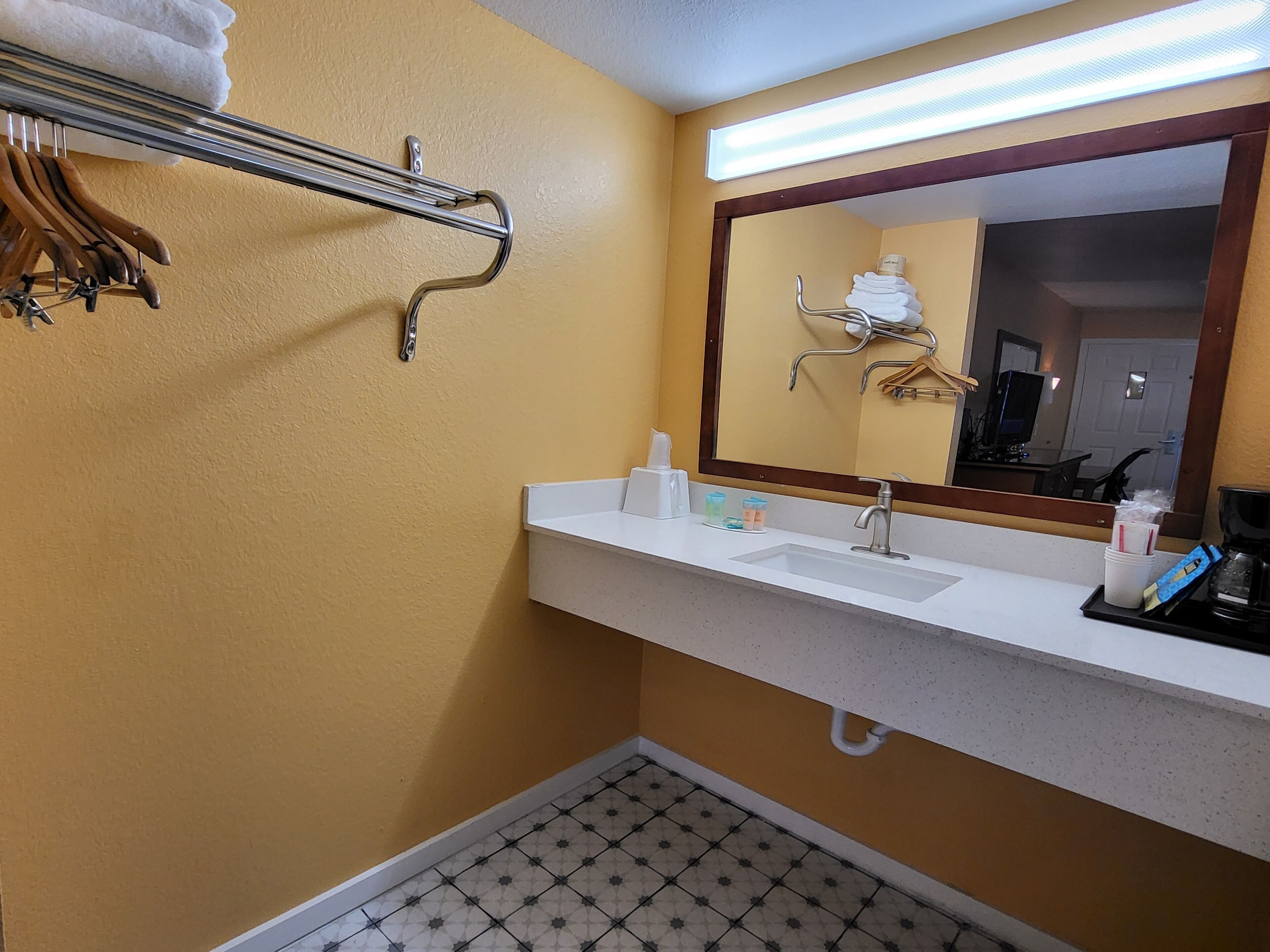 Olympic Inn & Suites