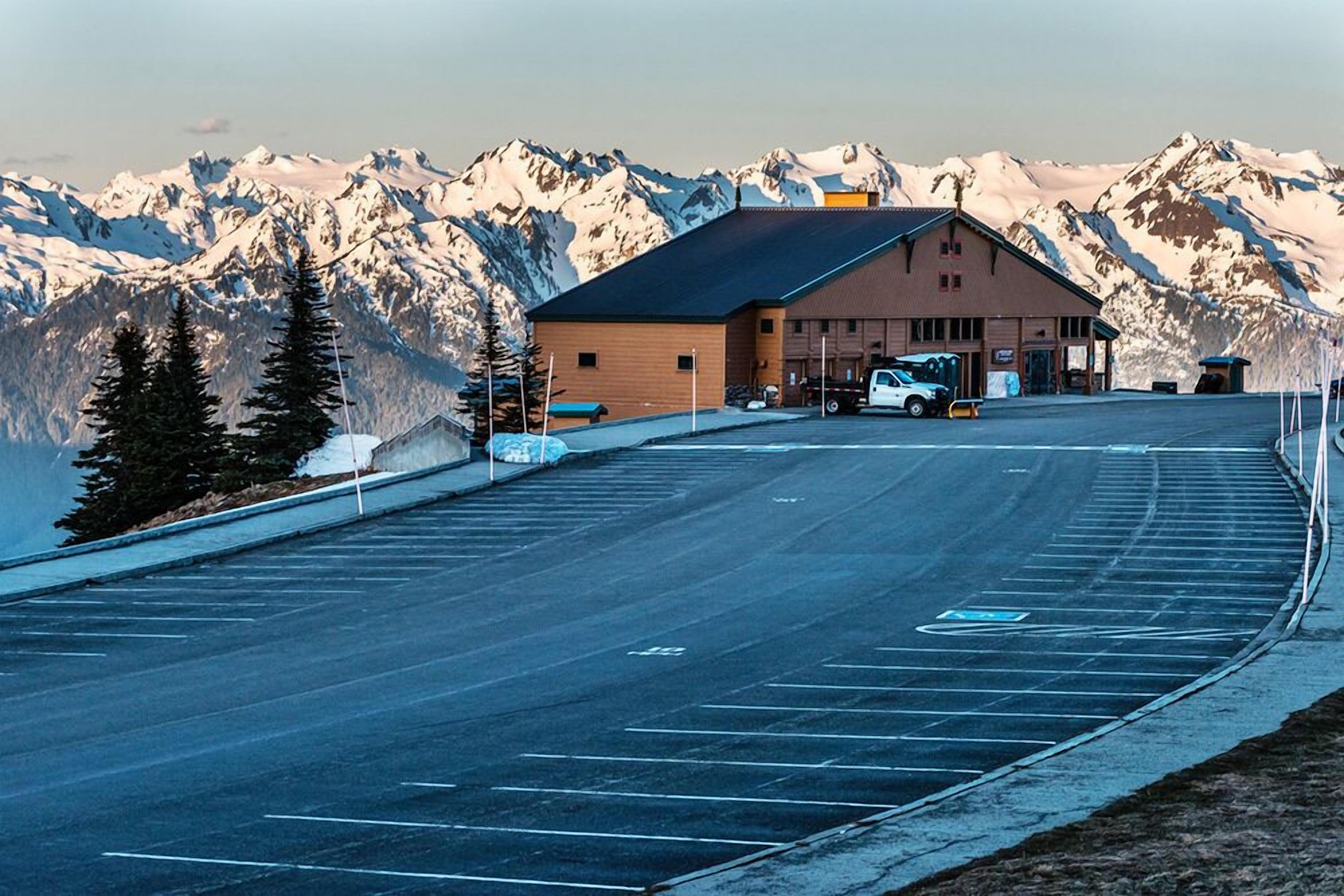 Olympic Inn & Suites