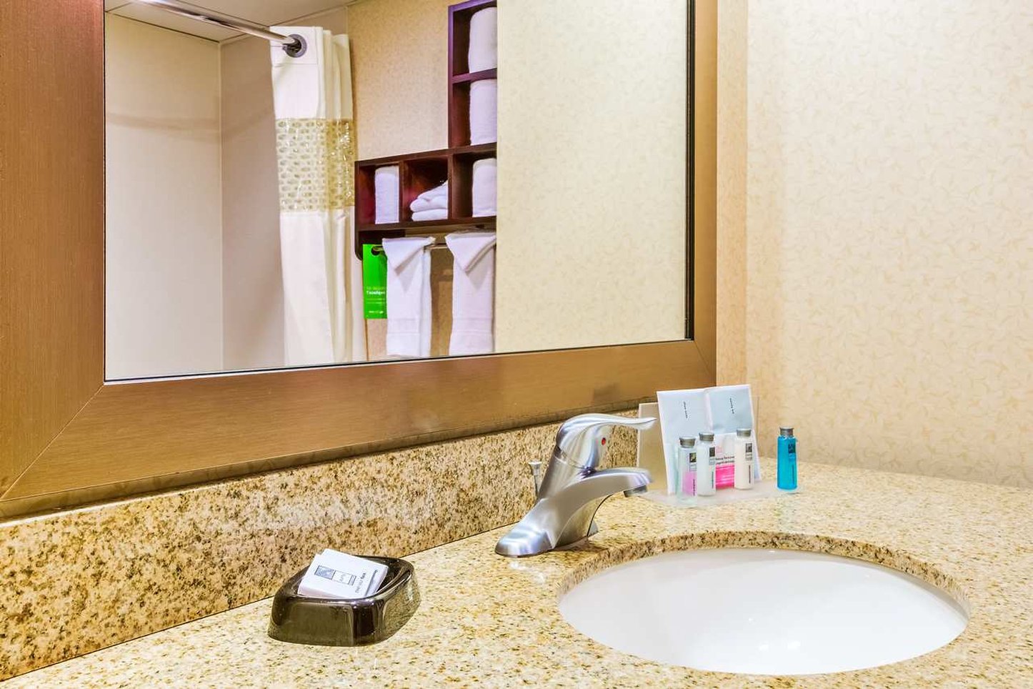Hampton Inn Parkersburg-Mineral Wells Hampton Inn Parkersburg-Mineral Wells