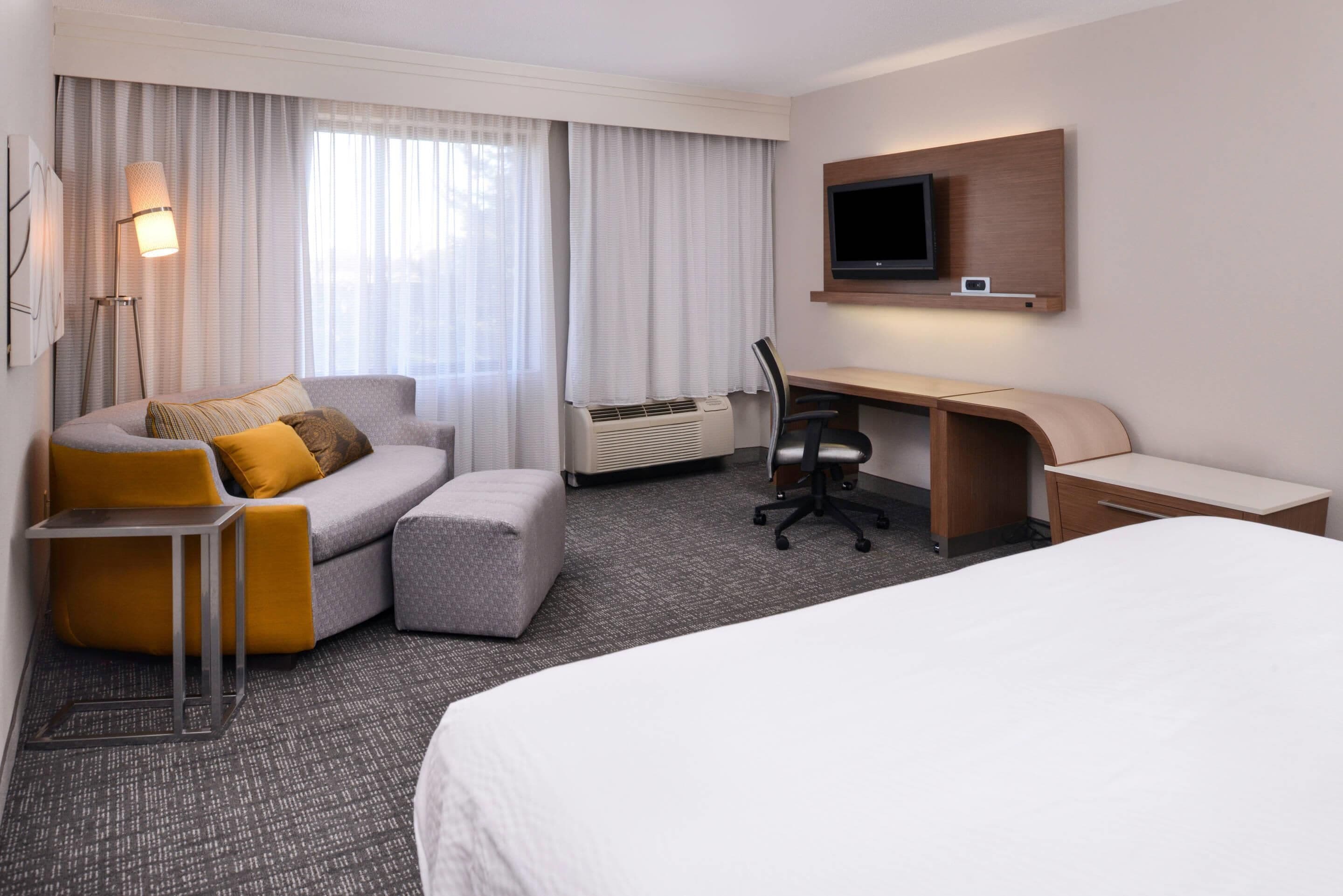 Country Inn & Suites by Radisson Brown Deer