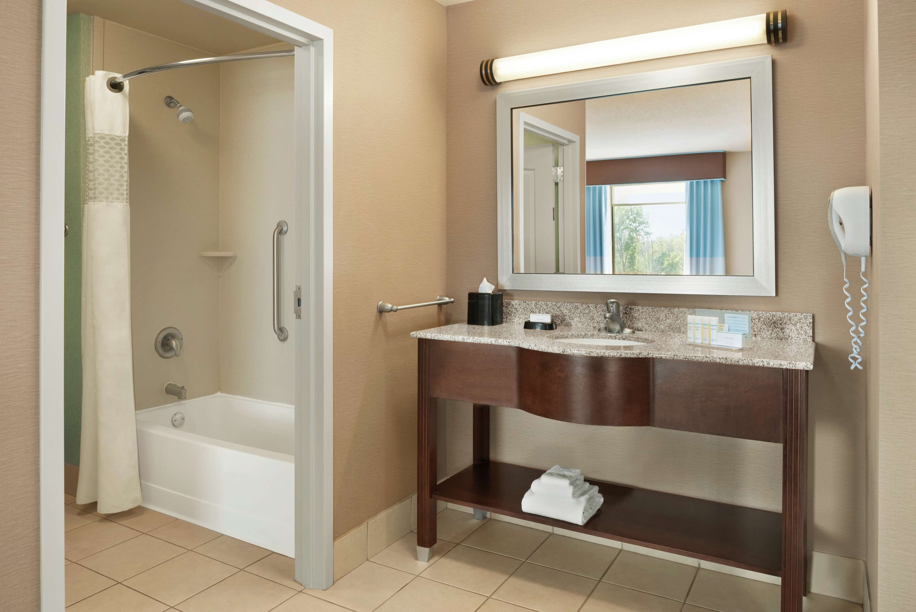 Hampton Inn & Suites Grafton Hampton Inn & Suites Grafton