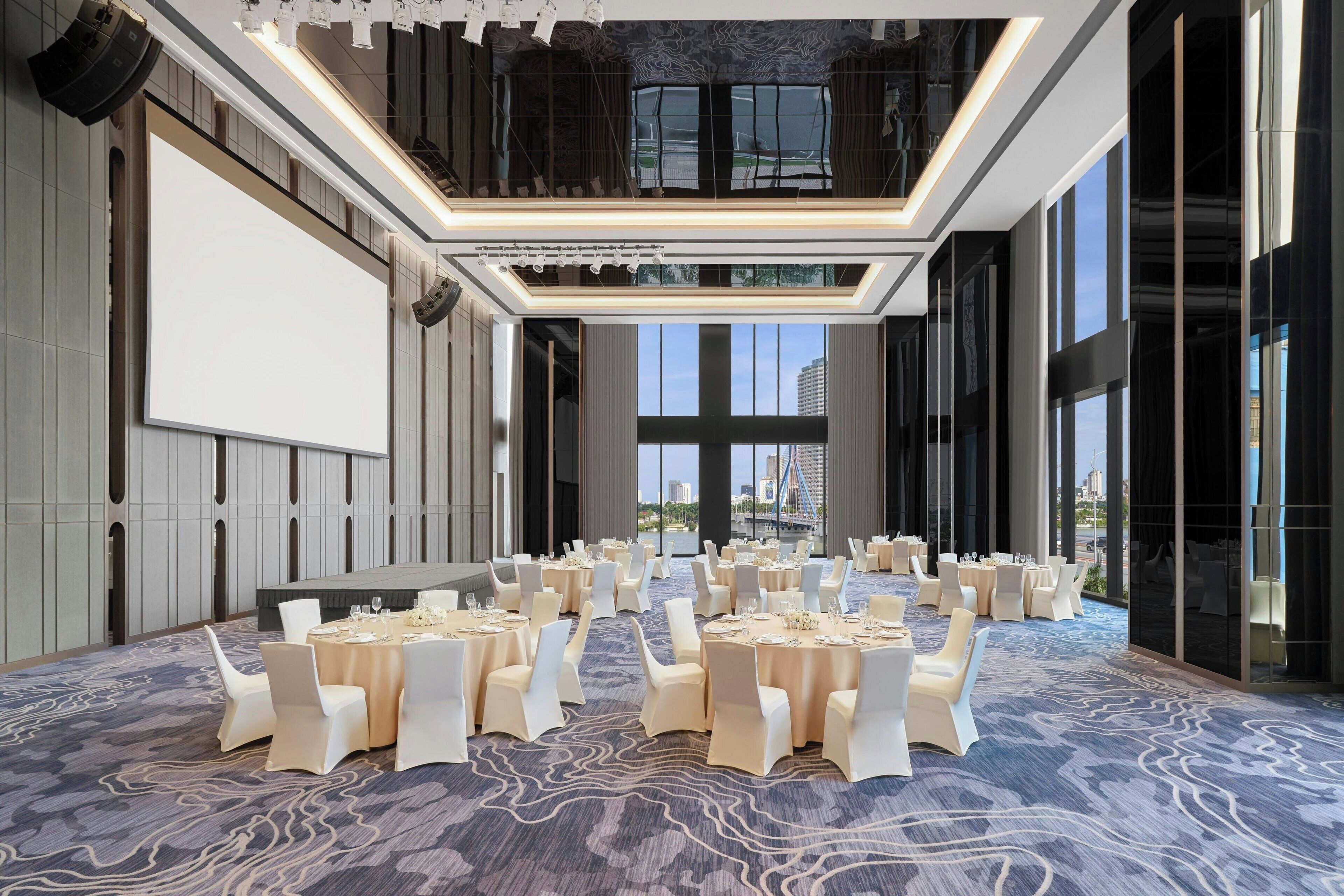 Courtyard by Marriott Danang Han River