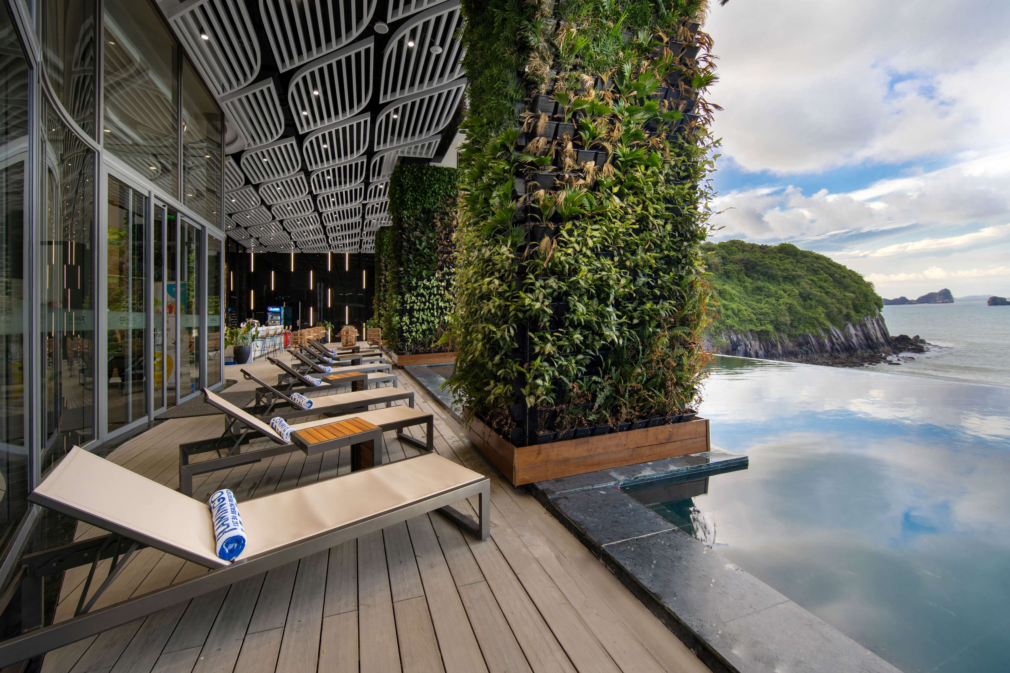 Wyndham Grand Flamingo CatBa Wyndham Grand Flamingo CatBa