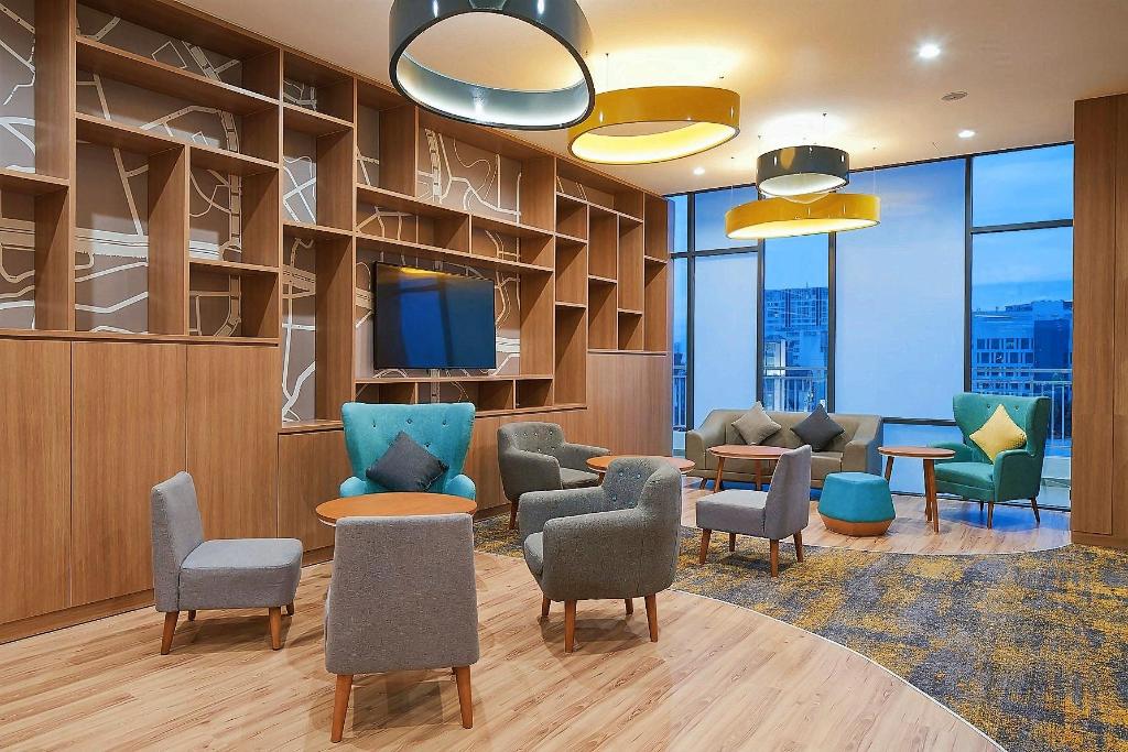 Holiday Inn & Suites Saigon Airport Holiday Inn & Suites Saigon Airport